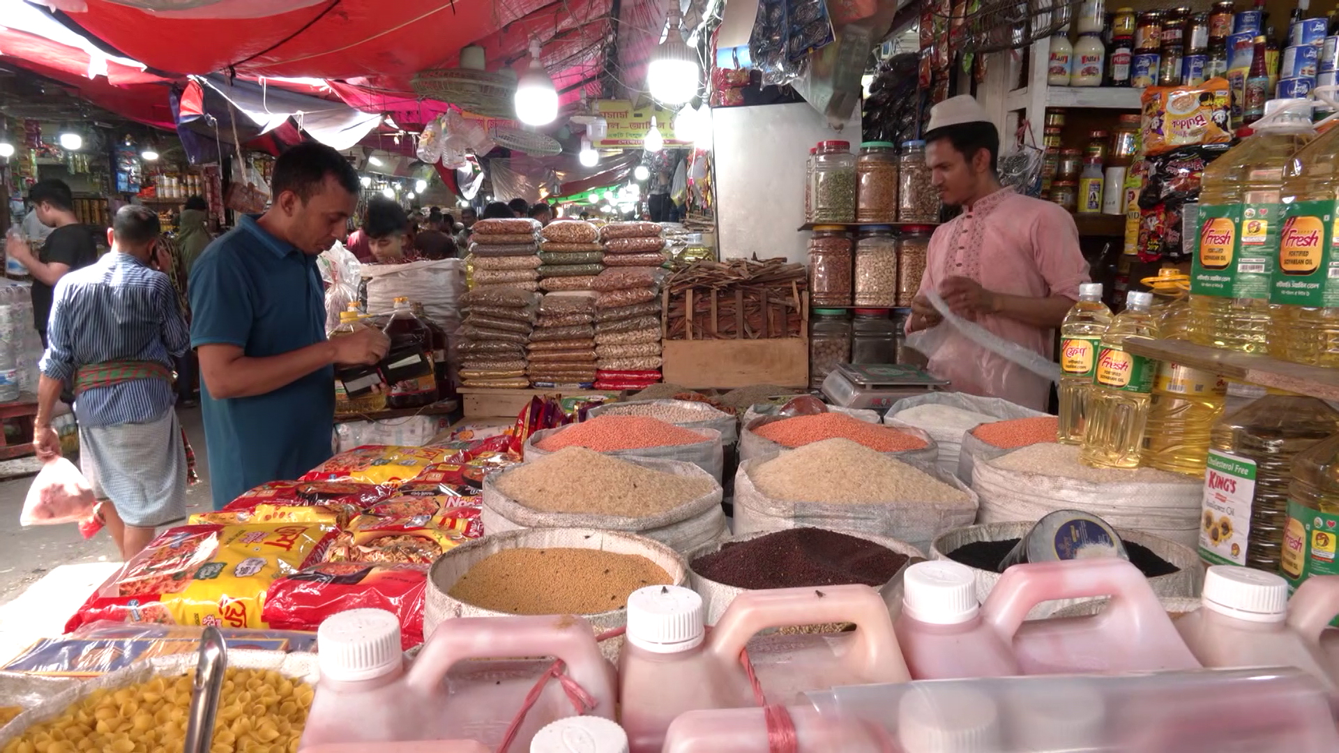 সংকুচিত আয়ে টিকে থাকার লড়াই, পিছু হটছে স্বপ্ন