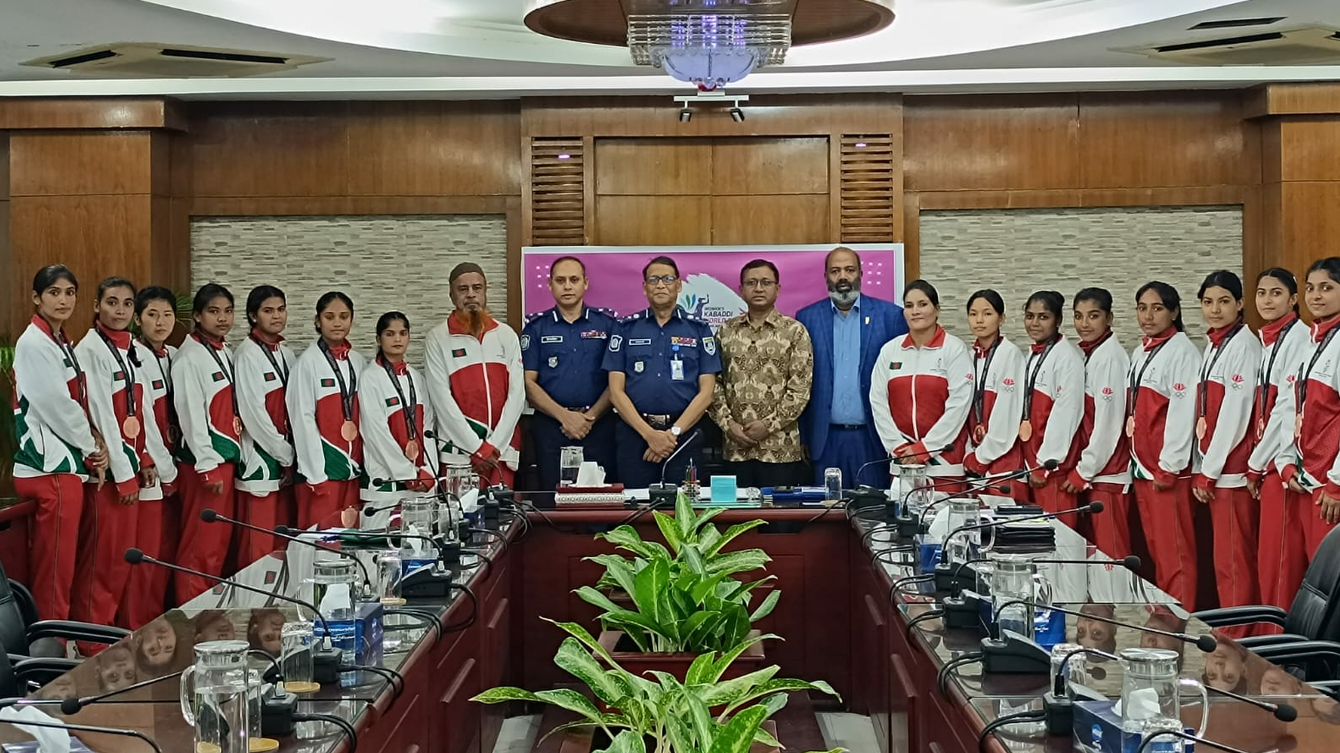 ইতিহাস গড়ে ব্রোঞ্জজয়ী কাবাডি দলকে আইজিপি’র ১০ লাখ টাকা পুরস্কার