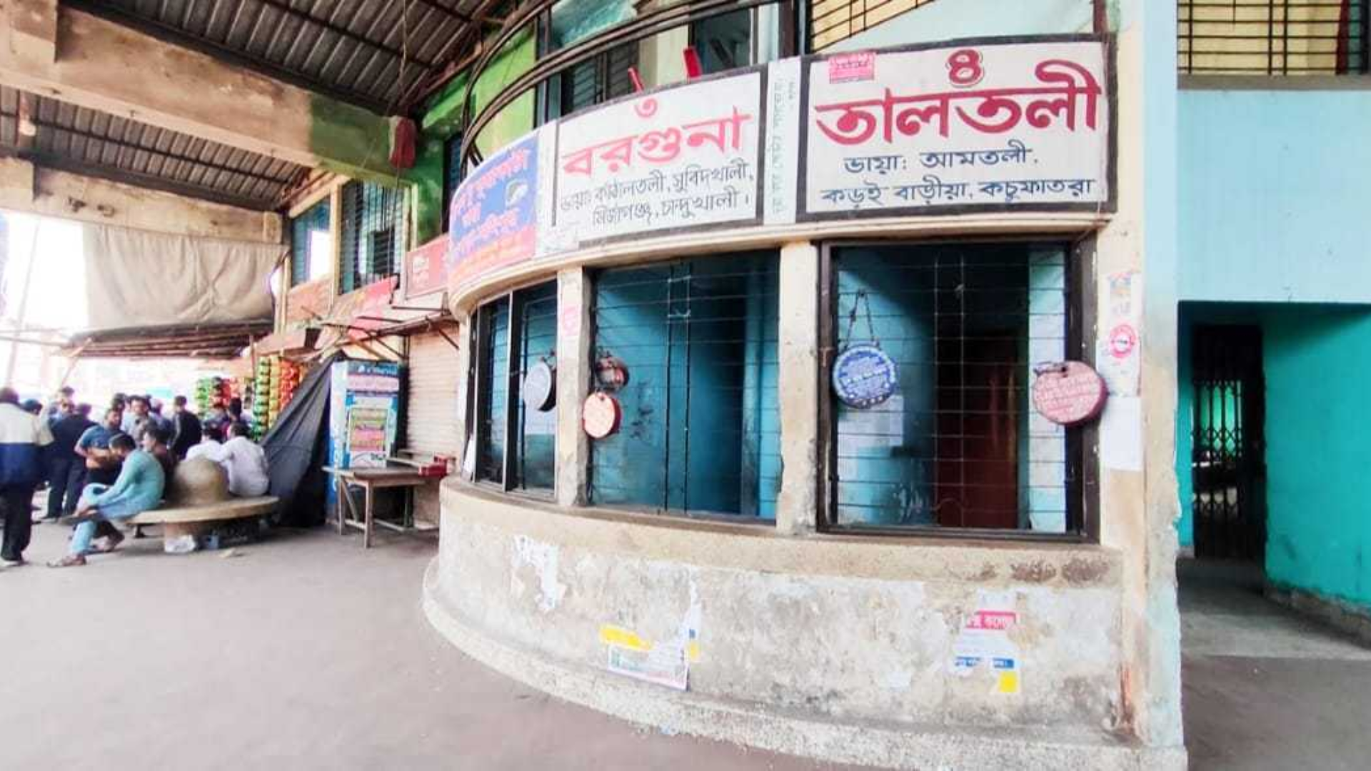 বরিশালে ১৬ রুটে বাস চলাচল বন্ধ, রোববার পুরো বিভাগ...