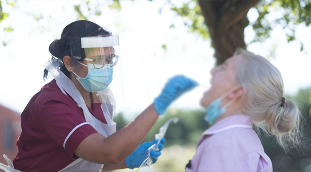করোনার চতুর্থ ঢেউয়ে হিমশিম খাচ্ছে আয়ারল্যান্ড