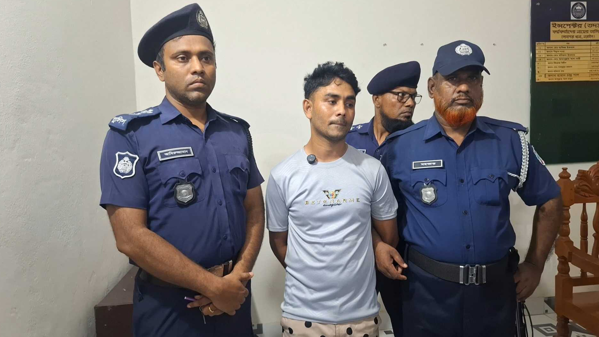 ভাবির দেয়া তথ্যে ডাকাতির ছক, স্ত্রীসহ ডাকাত সর্দার গ্রেফতার
