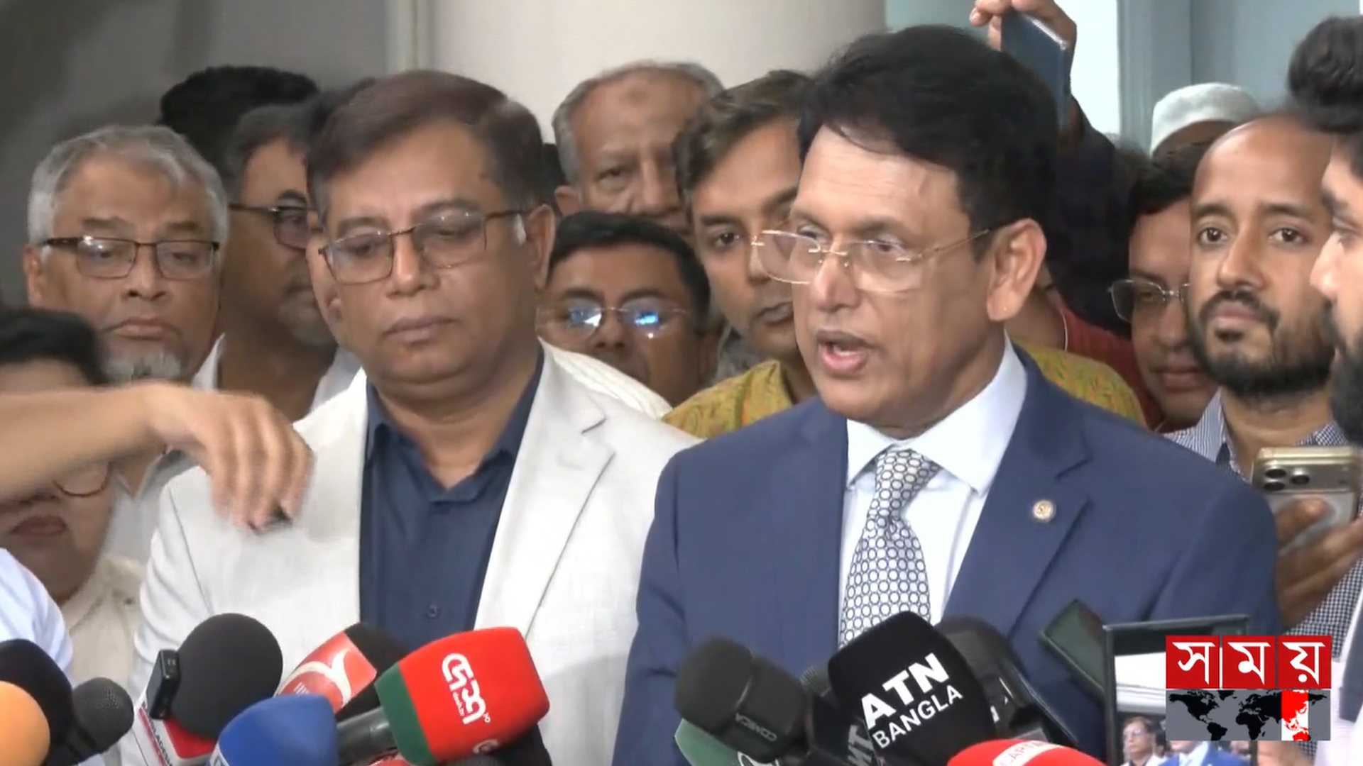 প্রাথমিকের শিক্ষার্থীরা কবে থেকে ড্রেস, ব্যাগ ও জুতা পাবে জানালেন শিক্ষামন্ত্রী