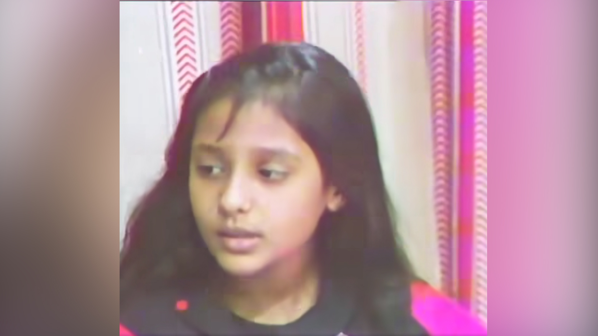ছবির শিশুটিই এখন জনপ্রিয় অভিনেত্রী, মডেল!