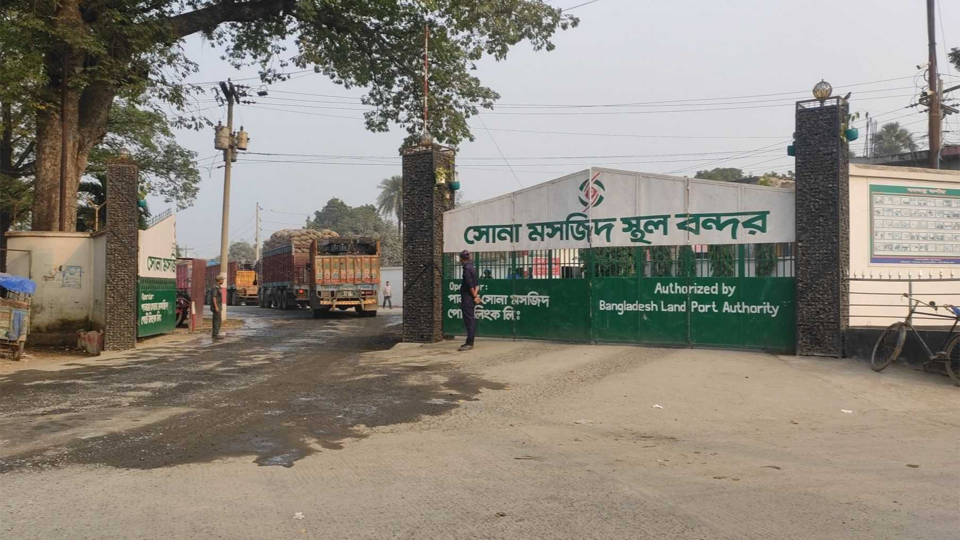 ১৭ দিন পর সোনামসজিদ স্থলবন্দর দিয়ে পাথর আমদানি শুরু