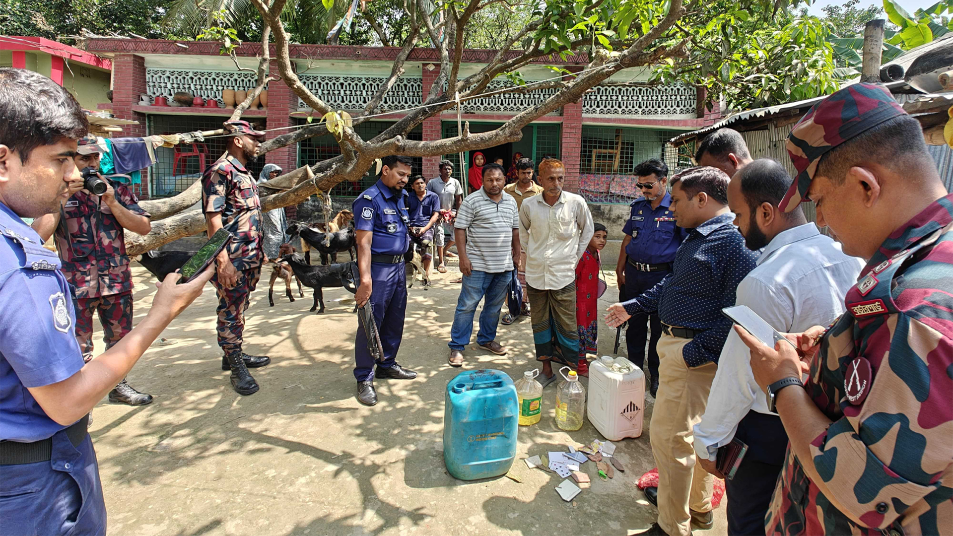 চুয়াডাঙ্গায় অবৈধভাবে তেল মজুতের দায়ে দুজনের জরিমানা