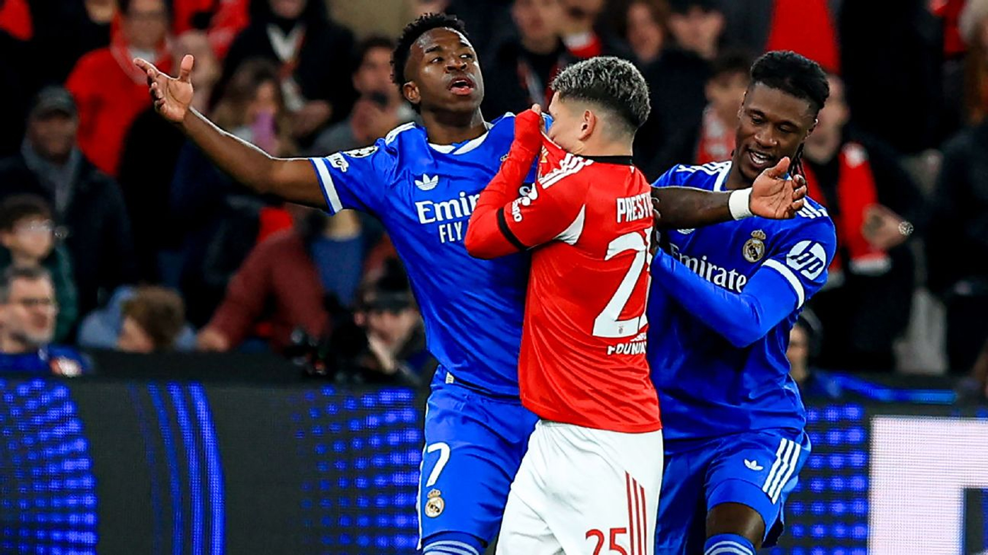 ভিনিসিউসকে বর্ণবাদী গালি দেয়ায় নিষিদ্ধ বেনফিকার আর্জেন্টাইন তারকা