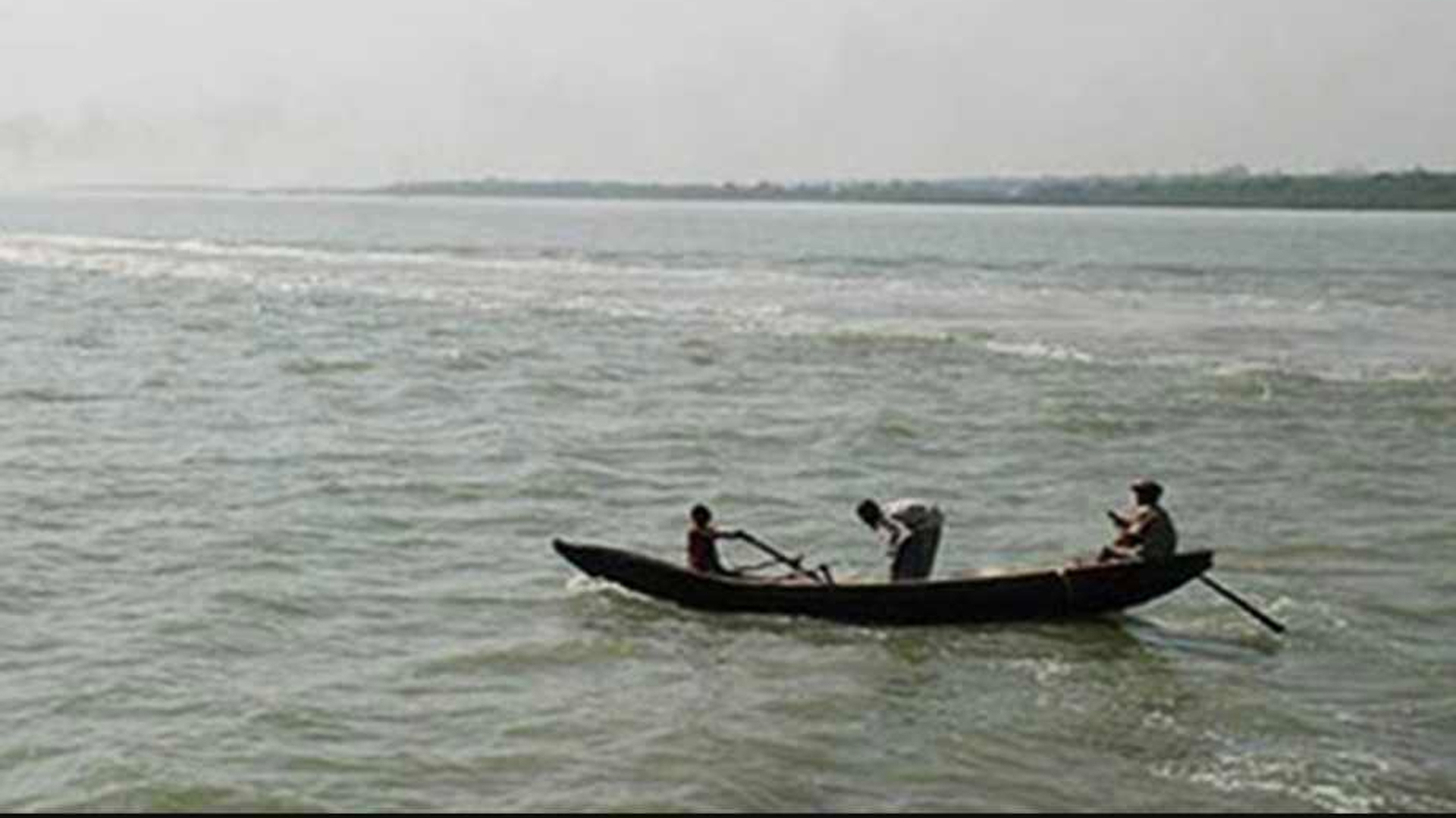 খুলনায় ঝড়ে নৌকা ডুবি, দুই জেলে নিখোঁজ