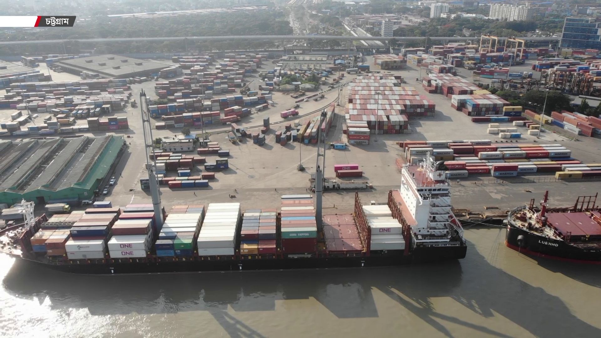 চট্টগ্রাম বন্দর: জাহাজ জট কমায় লাখ লাখ ডলার সাশ্রয় ব্যবসায়ীদের