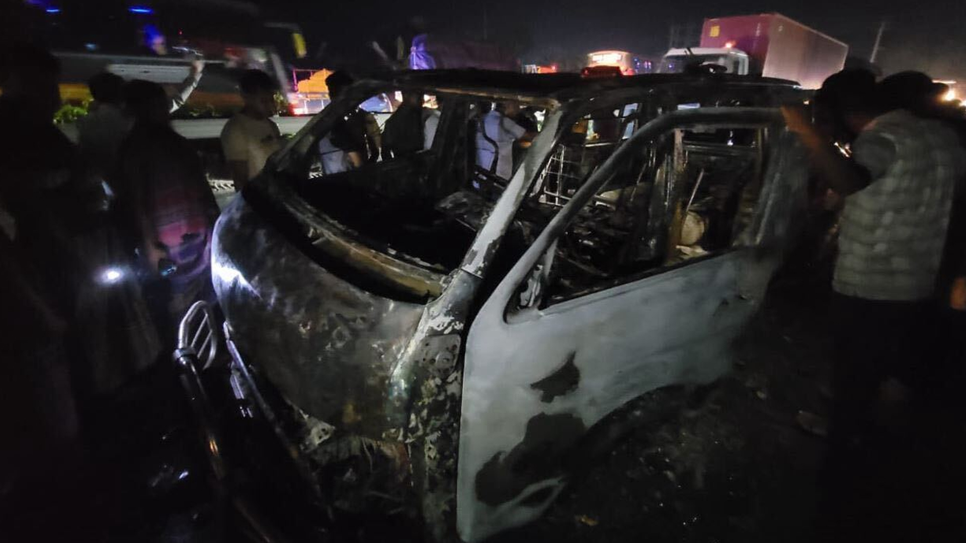 গাজীপুরে চলন্ত অ্যাম্বুলেন্সে আগুন