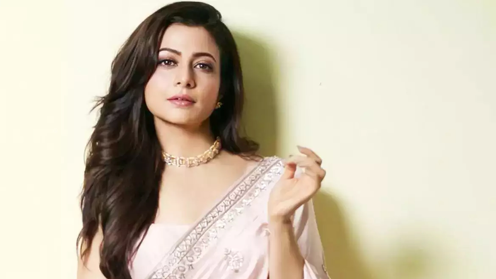 Ajoyib nevarasini sikayotgan cholning porno videosi