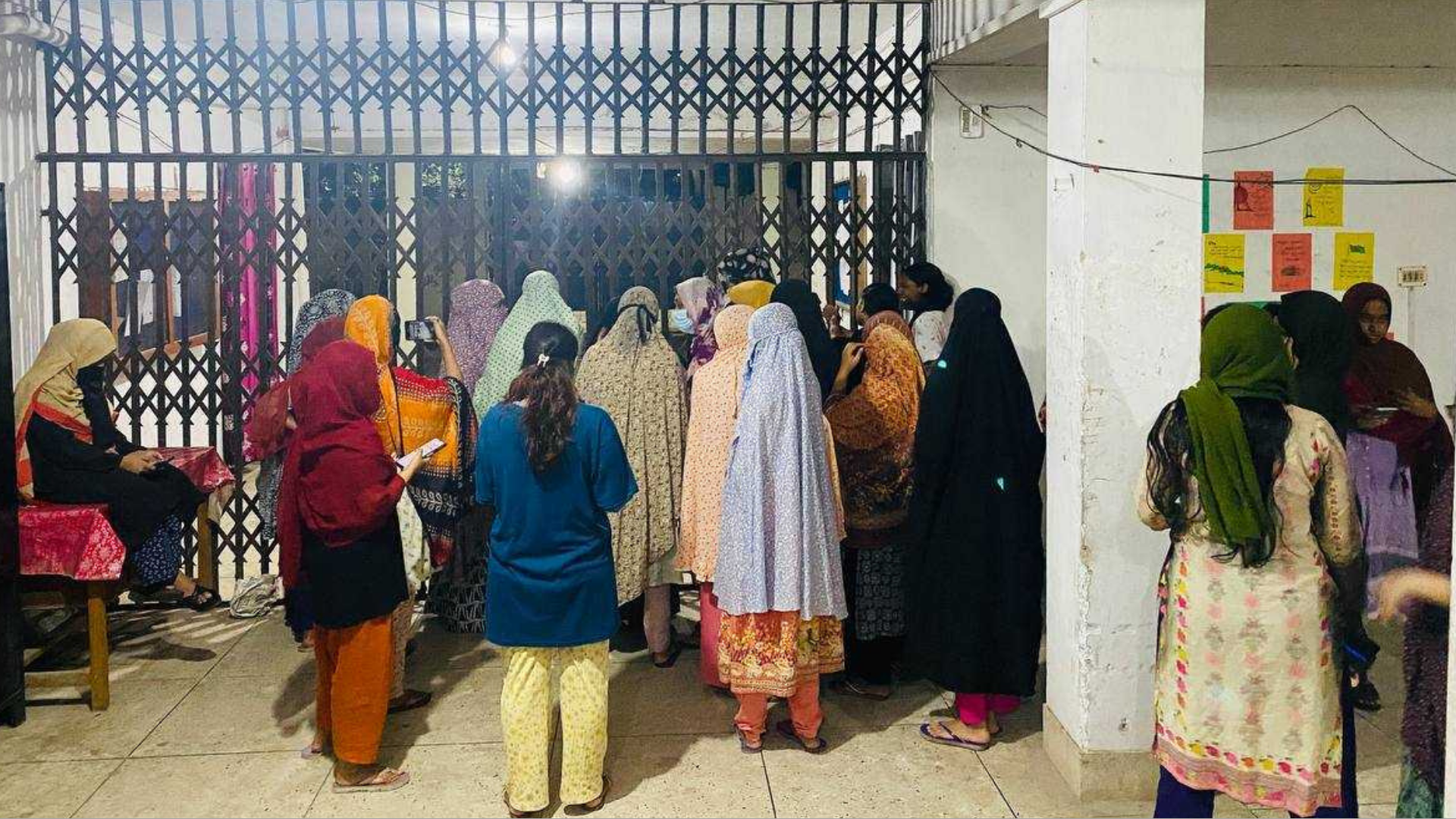 নোবিপ্রবিতে নির্মাণশ্রমিকদের অশালীন আচরণ, ছাত্রীদের বিক্ষোভ