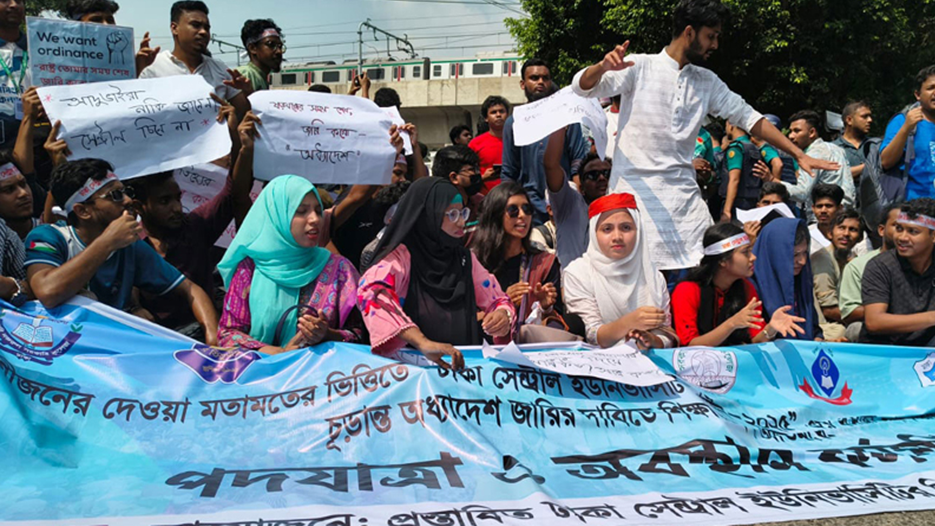 Suv ustida erotik rasmlar