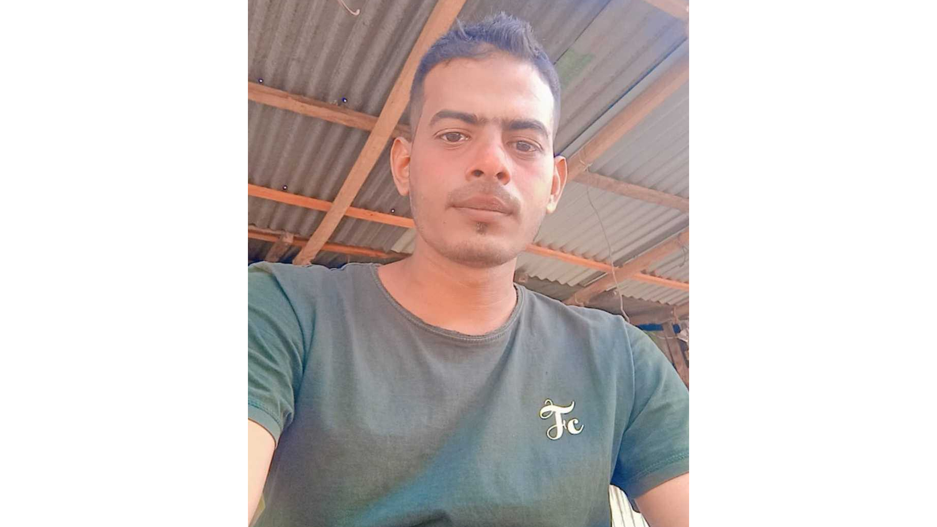 নিজ বাড়ির উঠানের গাছে ঝুলছিলো মাইক্রোবাস চালকের মরদেহ