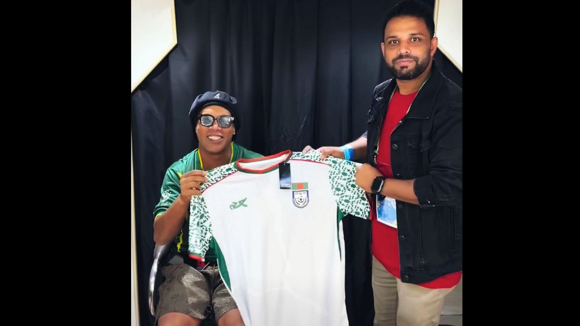 বাংলাদেশের জার্সি এবার রোনালদিনিয়োর হাতে
