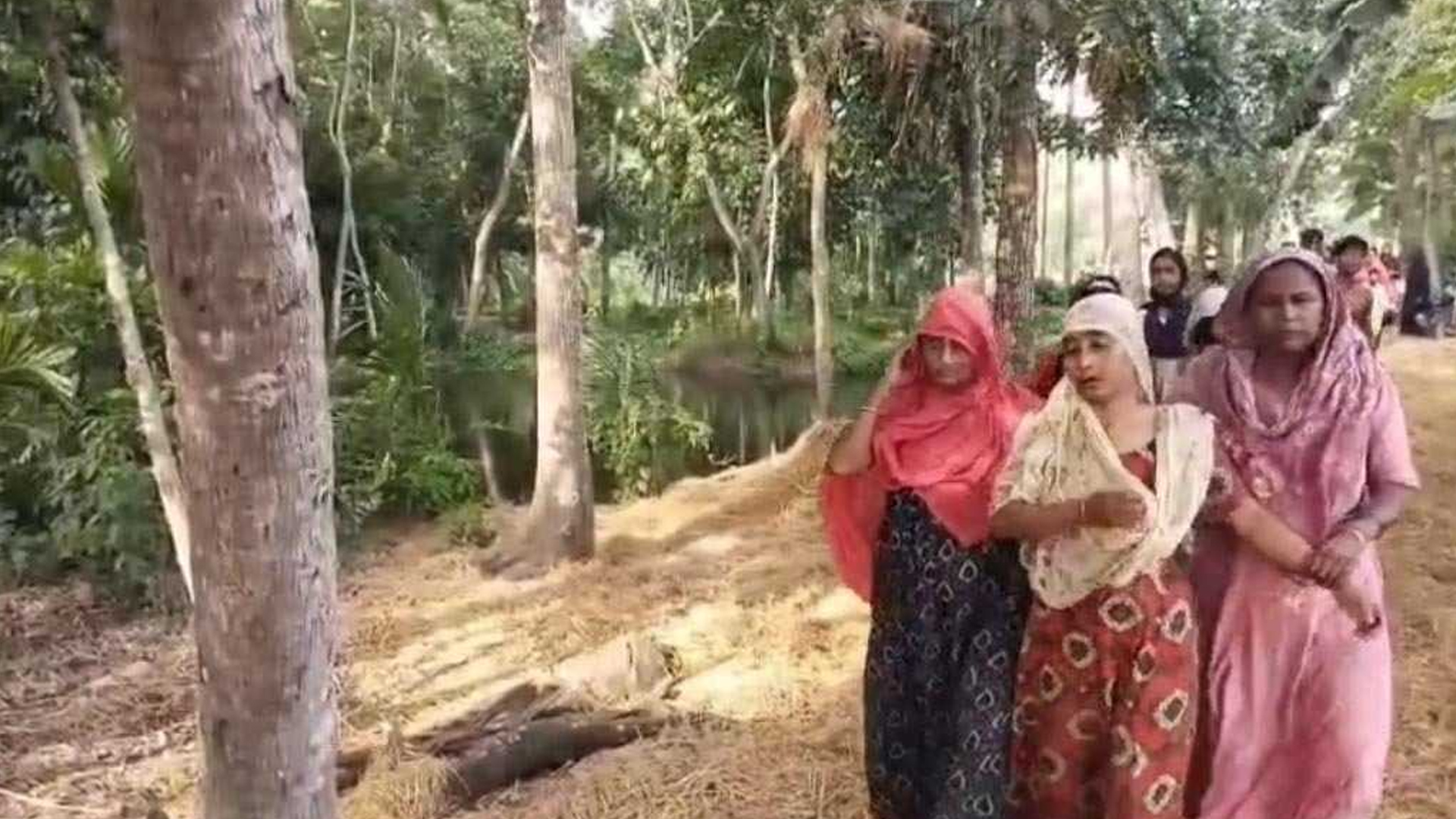 কুপিয়ে হত্যার পর যুবকের মরদেহ পুকুরে ফেলে গেলো দুর্বৃত্তরা