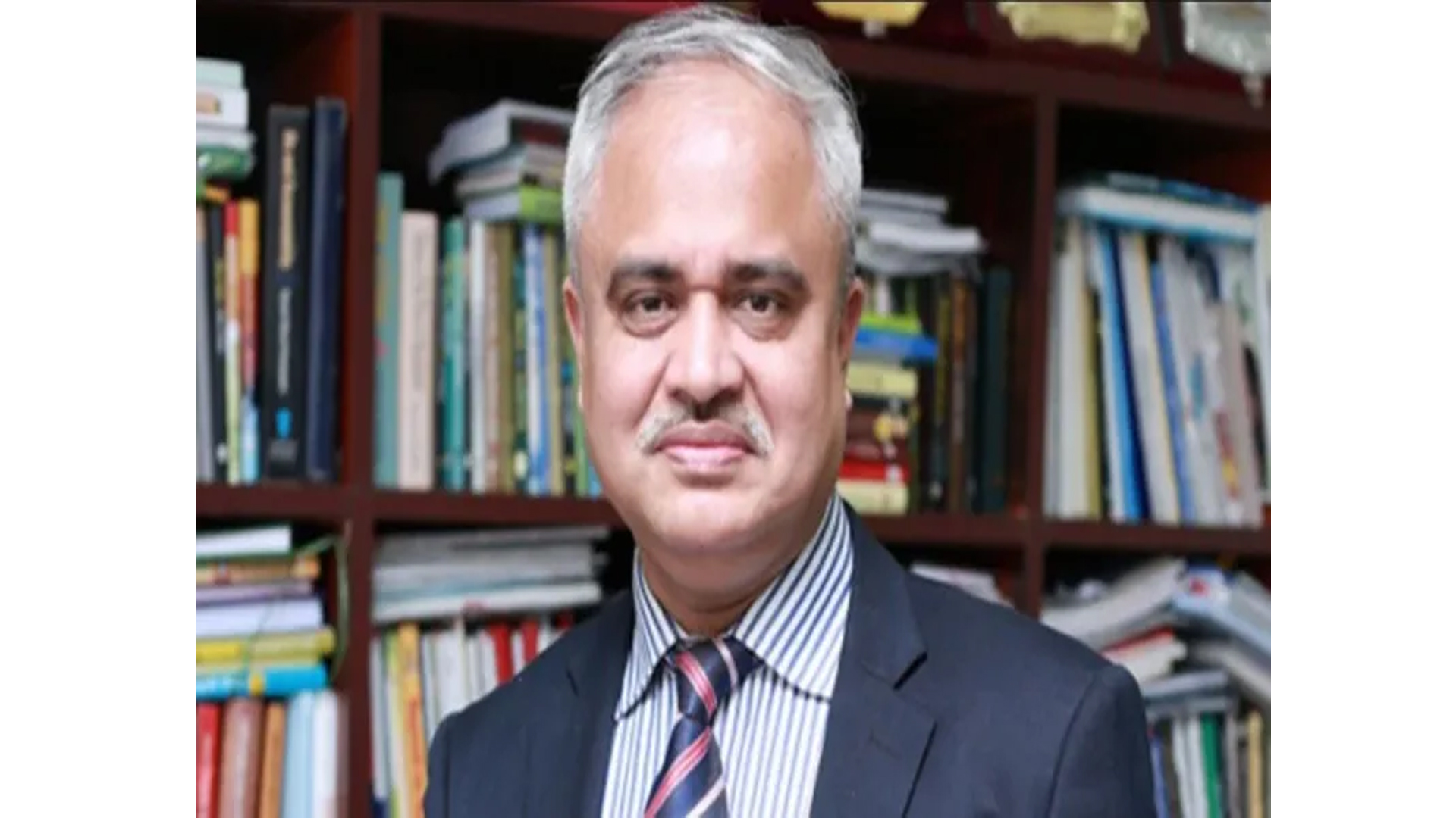 সাংবাদিক নঈম নিজামসহ ৩ জনের বিরুদ্ধে গ্রেফতারি পরোয়ানা