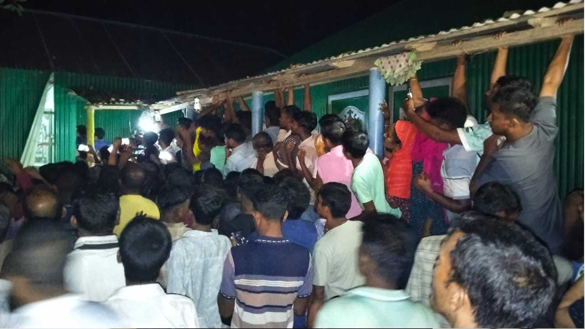 পাবনায় নামাজরত বাবাকে কুপিয়ে হত্যা করলো মাদকাসক্ত ছেলে