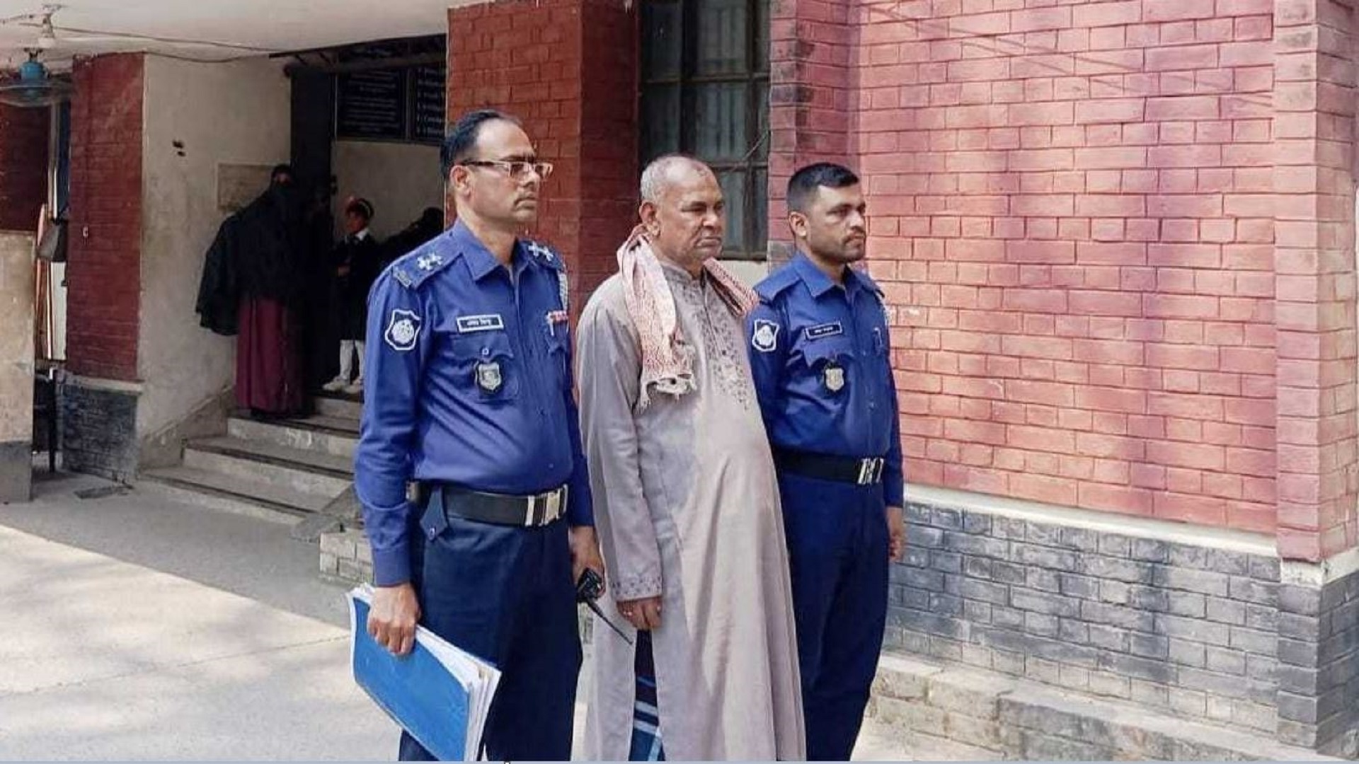 ফরিদপুরে সাবেক ইউপি চেয়ারম্যান আটক