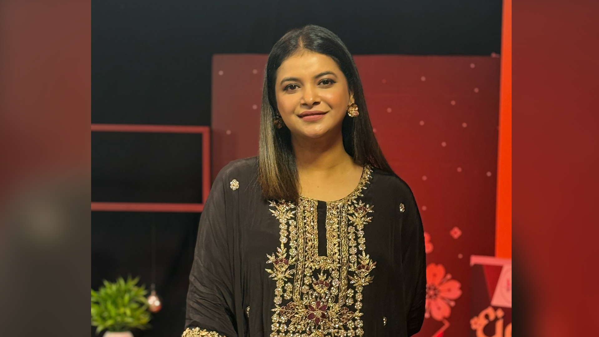 ঢাকা-৮ আসনে ভোটার হওয়ার কষ্ট জানালেন শবনম ফারিয়া