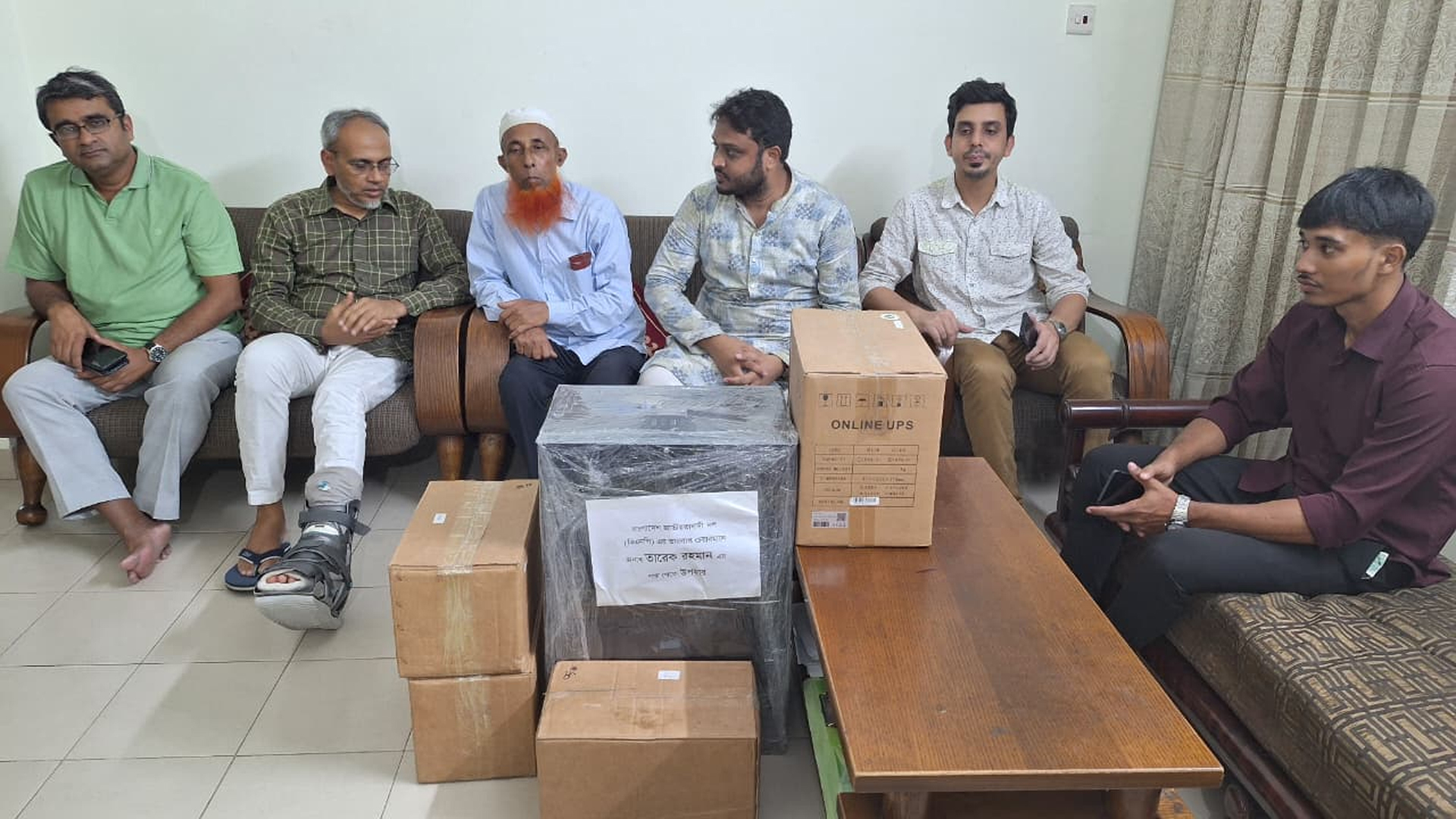 জুলাই আন্দোলনে শহীদ চিকিৎসক ডা. সজীবের বাবাকে তারেক রহমানের উপহার