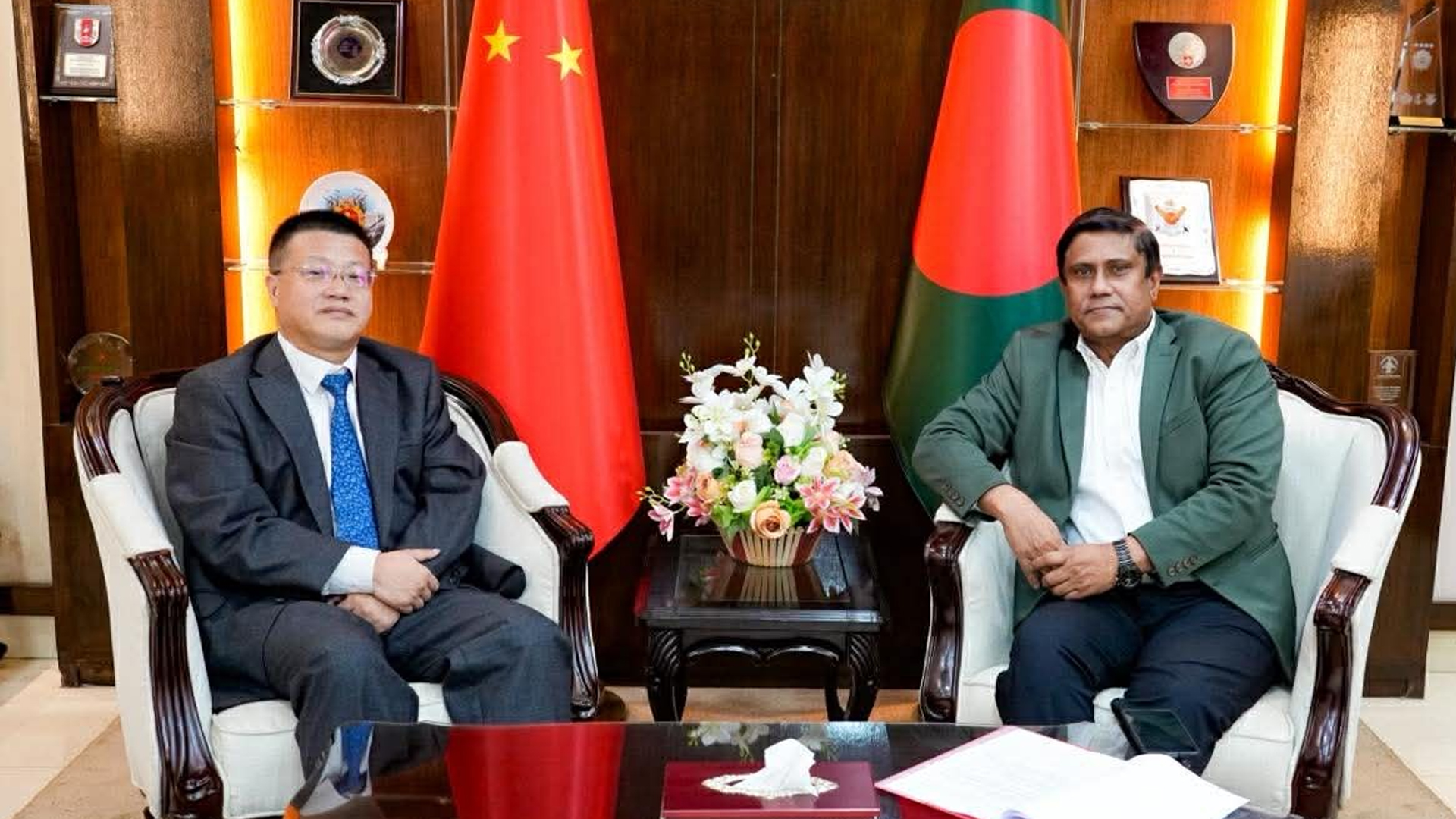 প্রধানমন্ত্রীর প্রতিরক্ষা উপদেষ্টার সঙ্গে চীনা রাষ্ট্রদূতের সৌজন্য সাক্ষাৎ