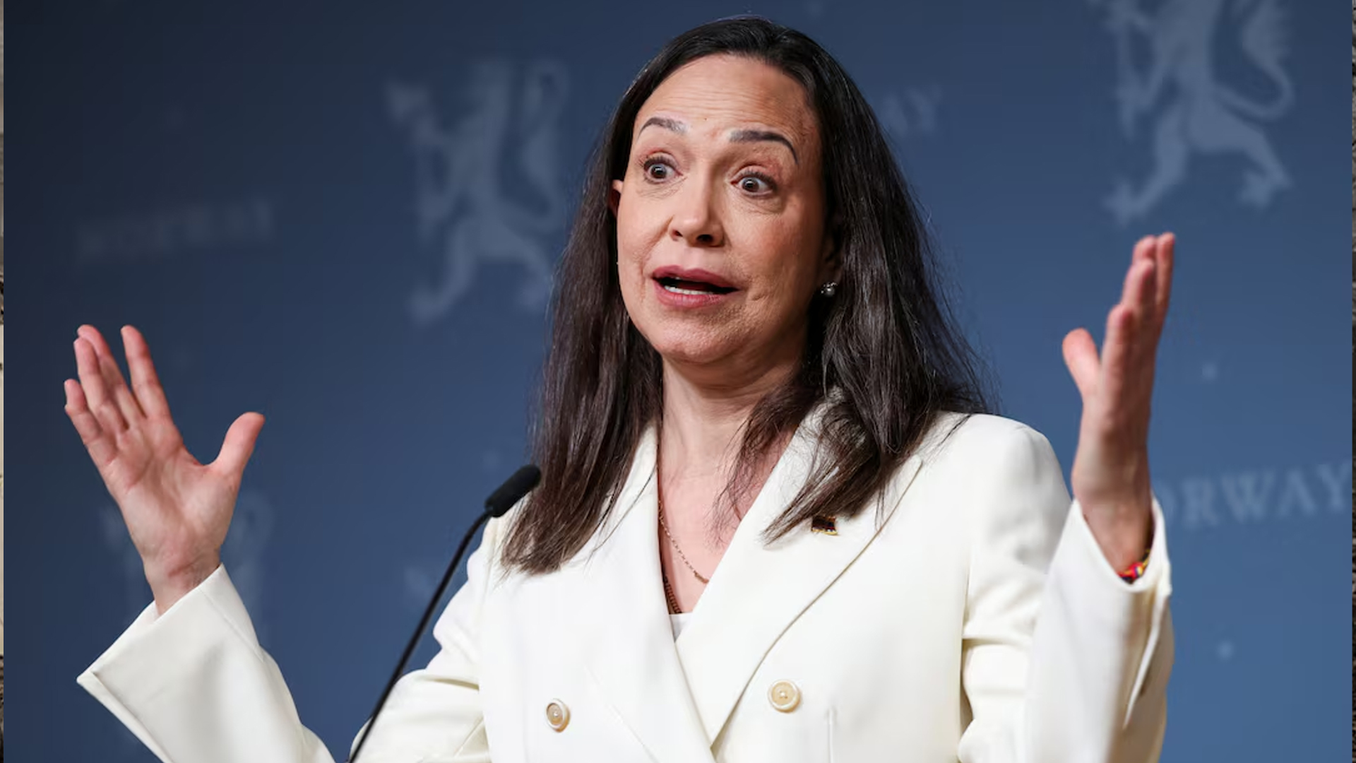 মাদুরোকে ক্ষমতা ছাড়তে হবে, বললেন নোবেলজয়ী মাচাদো