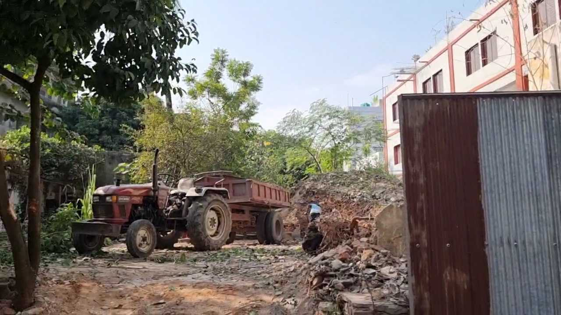ঋত্বিক ঘটকের পৈতৃক বাড়ির ধ্বংসাবশেষ সরাতে বাধা চলচ্চিত্রকর্মীদের - Bangla24.Top