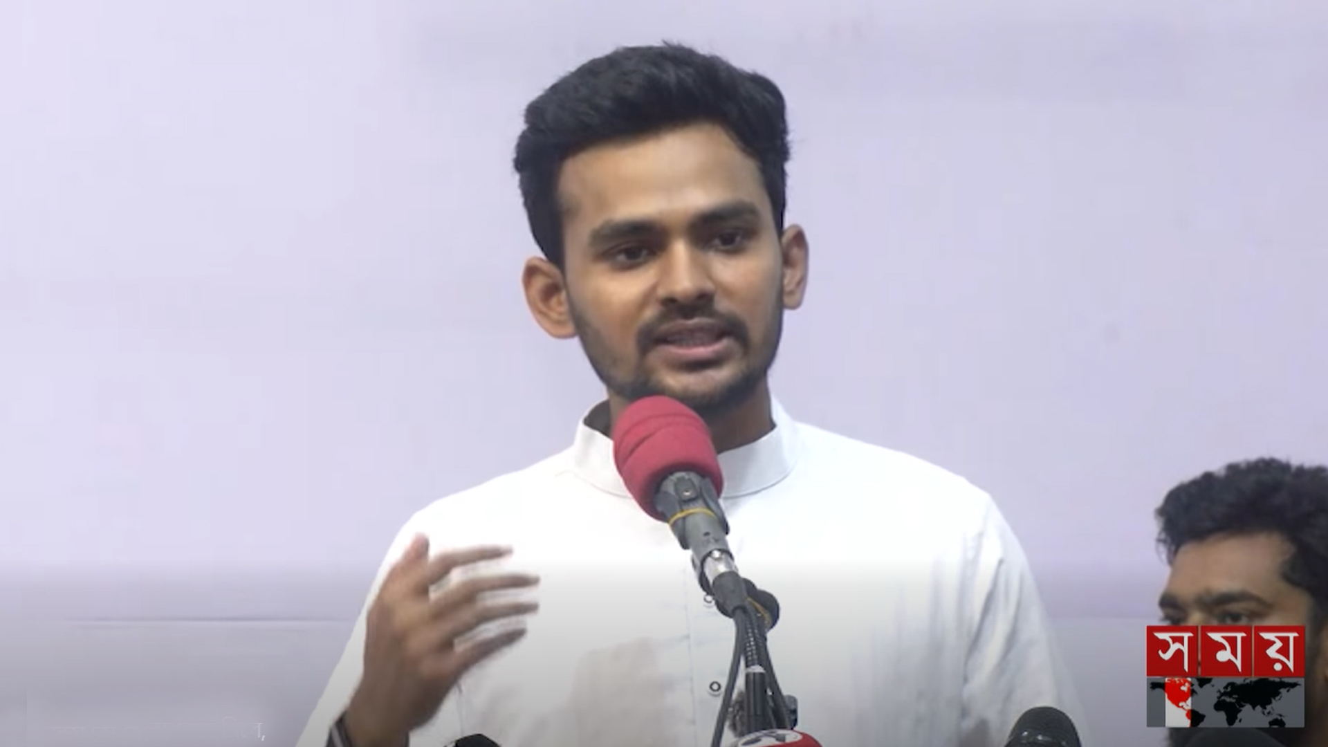ঈদ কেন্দ্র করে চাঁদাবাজি বেড়েছে, যাত্রা নিরাপদ করতেও সরকার ব্যর্থ: আসিফ মাহমুদ