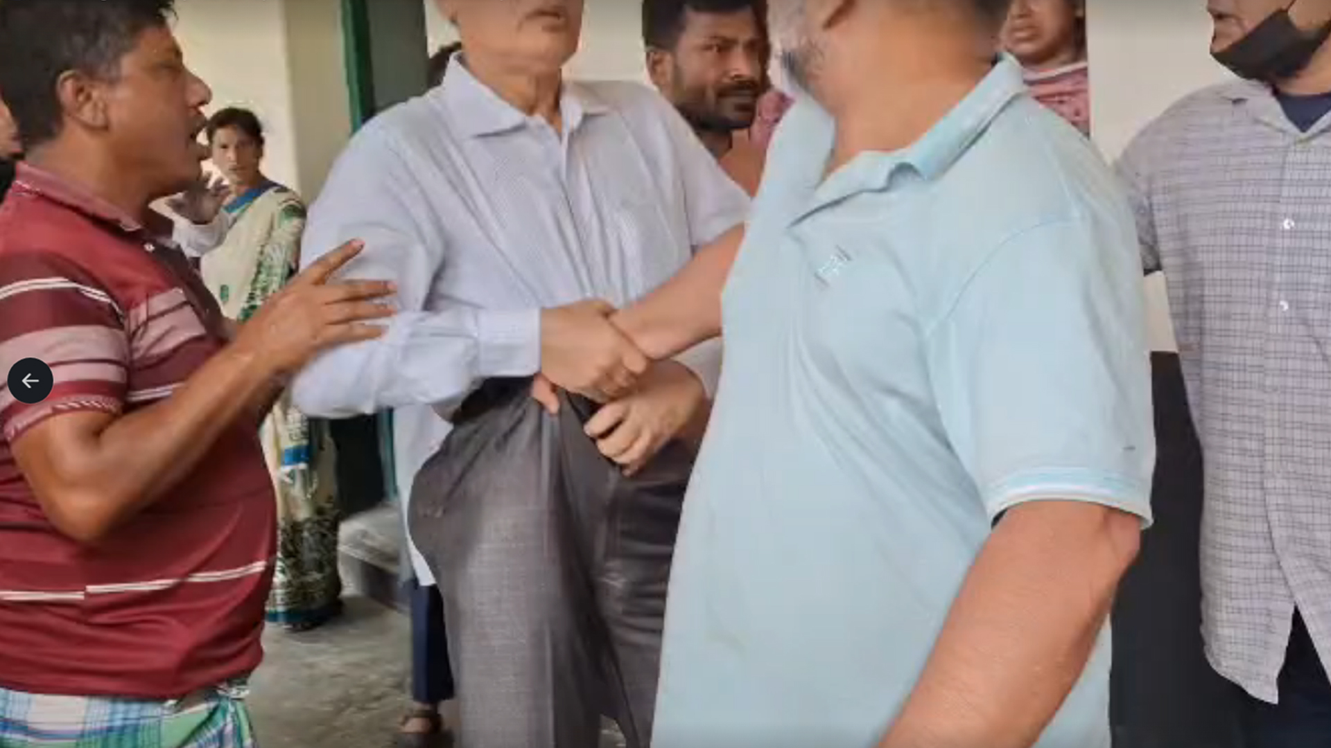 নরসিংদীতে কলেজে ঢুকে অধ্যক্ষকে লাঞ্ছিত