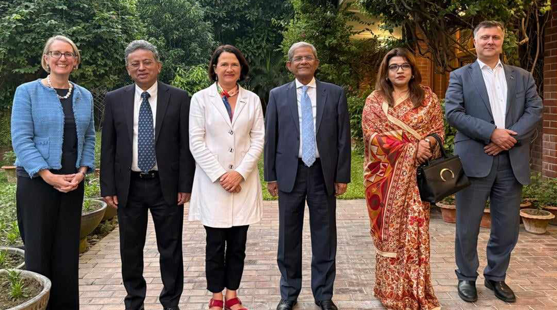 ব্রিটিশ প্রতিমন্ত্রীর সঙ্গে বিএনপি নেতাদের ঘণ্টাব্যাপী বৈঠক