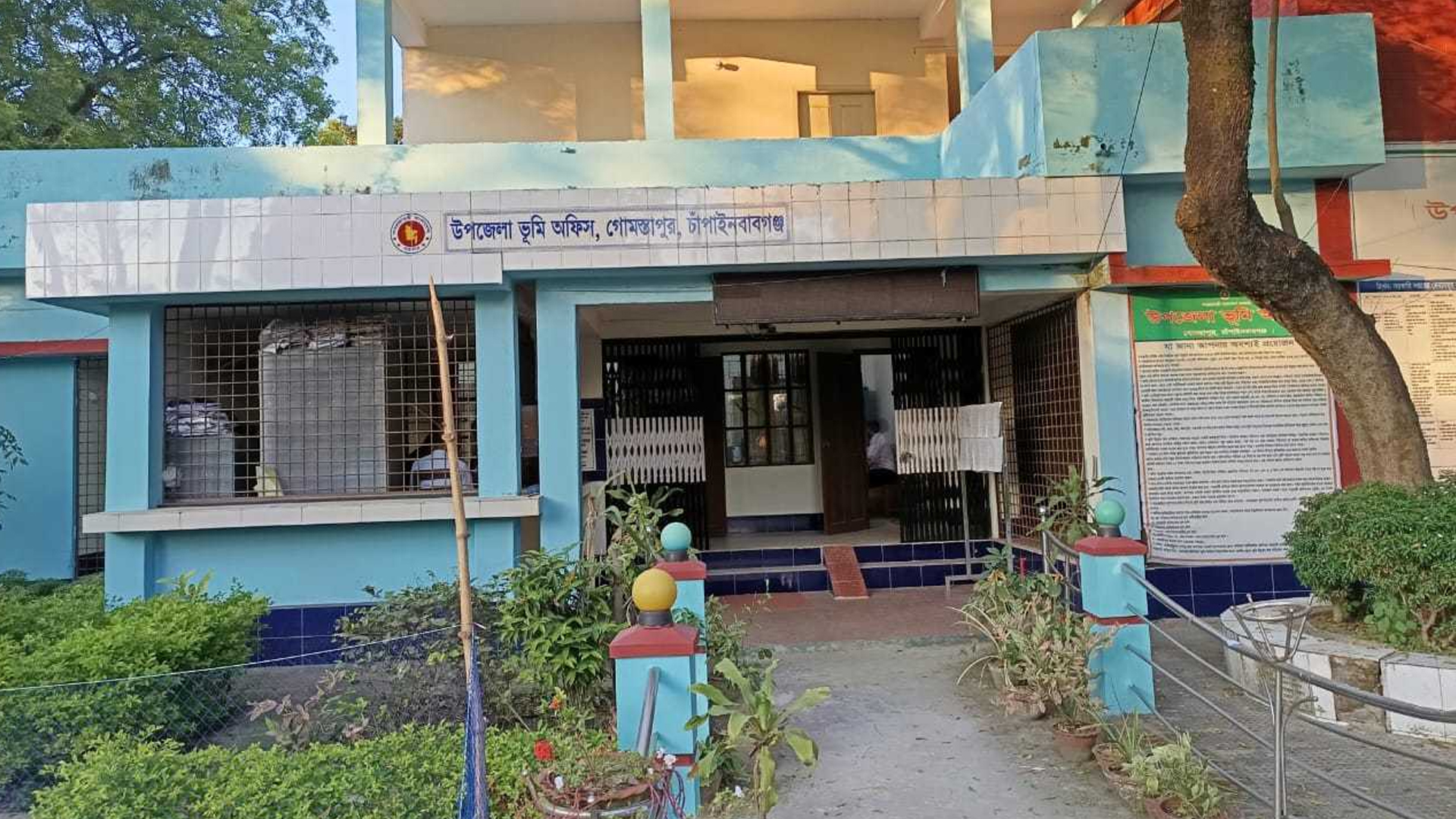 ভূমি অফিসে যত্রতত্র মোটরসাইকেল রাখার দায়ে তিনজনকে জরিমানা