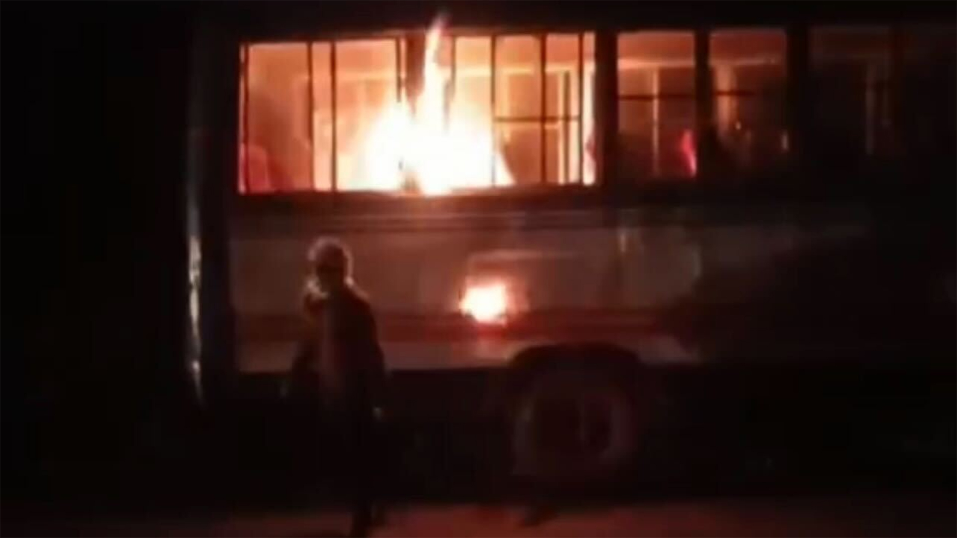 গাজীপুরে যাত্রীবাহী বাসে আগুন, অল্পের জন্যে রক্ষা পেলেন চালক