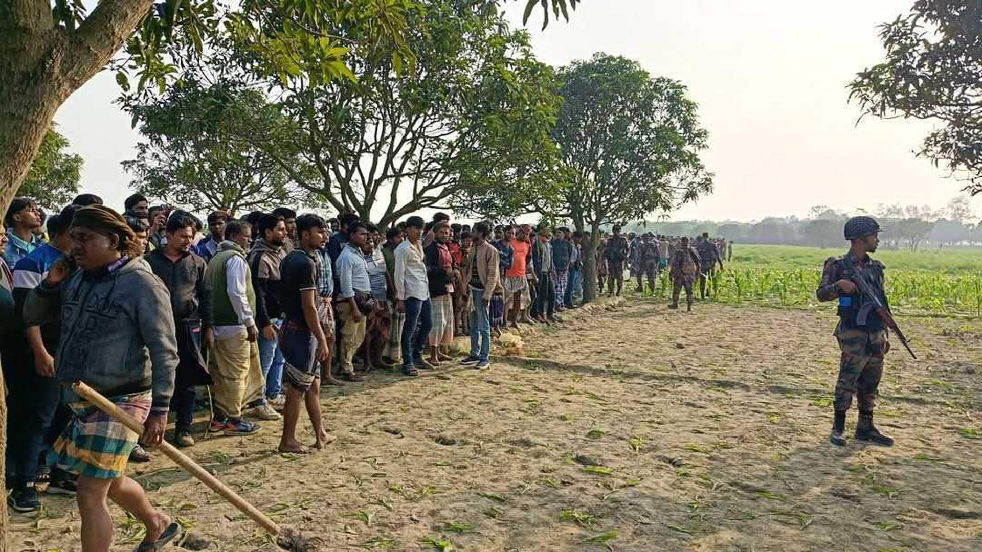 চাঁপাইনবাবগঞ্জ সীমান্তে উত্তেজনা, প্রতিবেদন চেয়েছ...