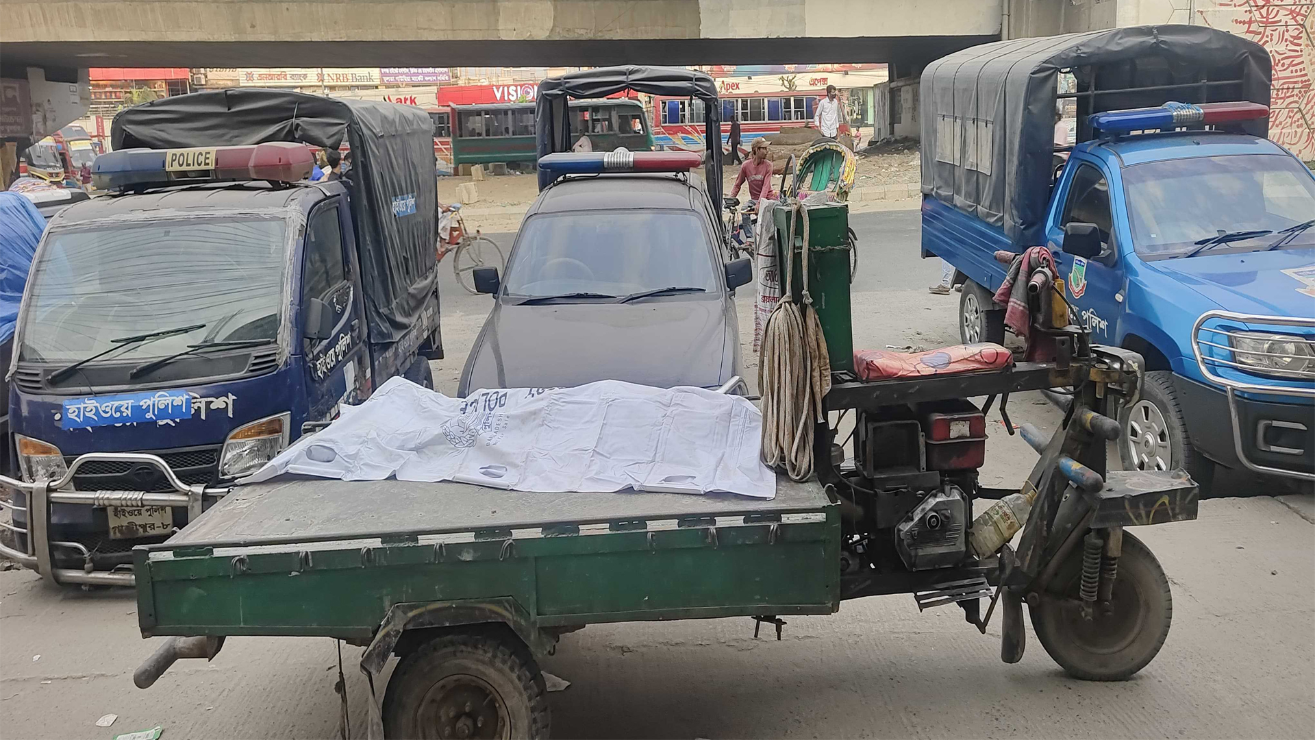 রূপগঞ্জে কাভার্ডভ্যানের ধাক্কায় মোটরসাইকেল আরোহী নিহত