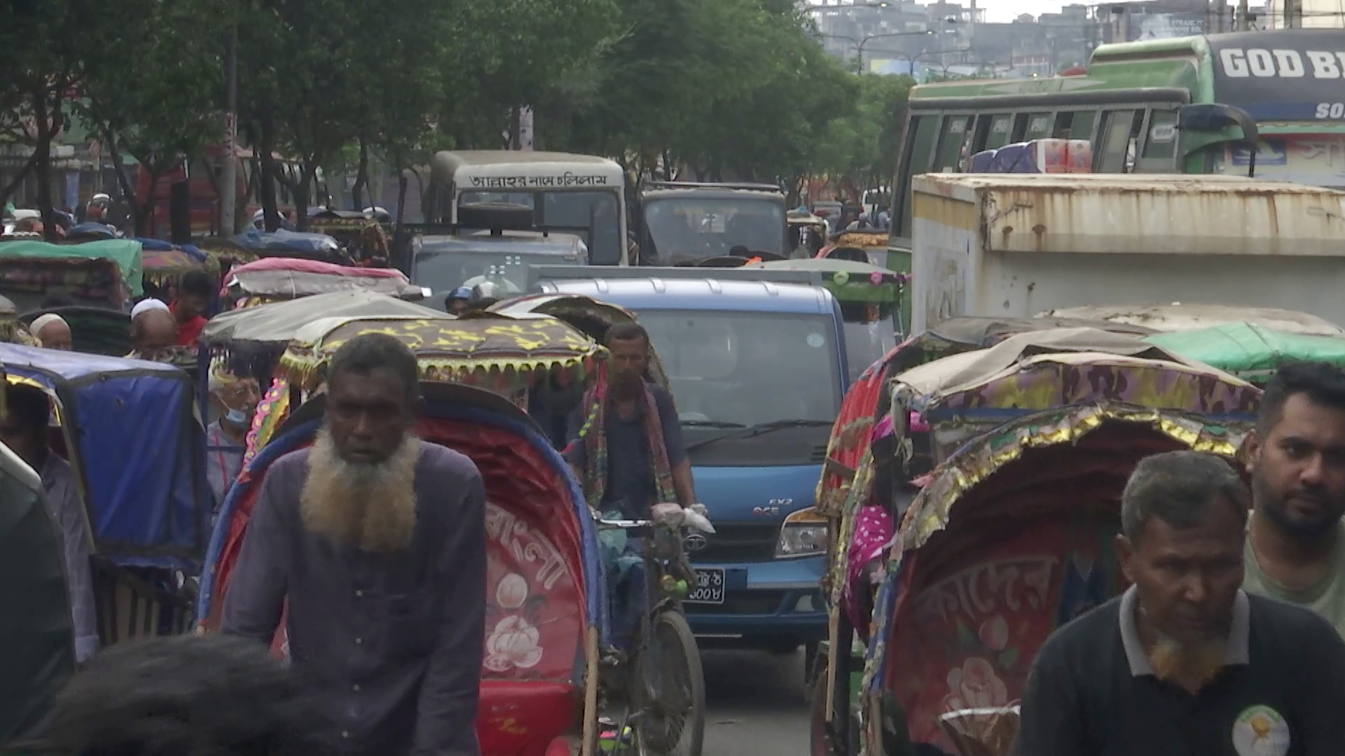 রাজধানীতে ডাইভারশন ঘিরে অসহনীয় দুর্ভোগ