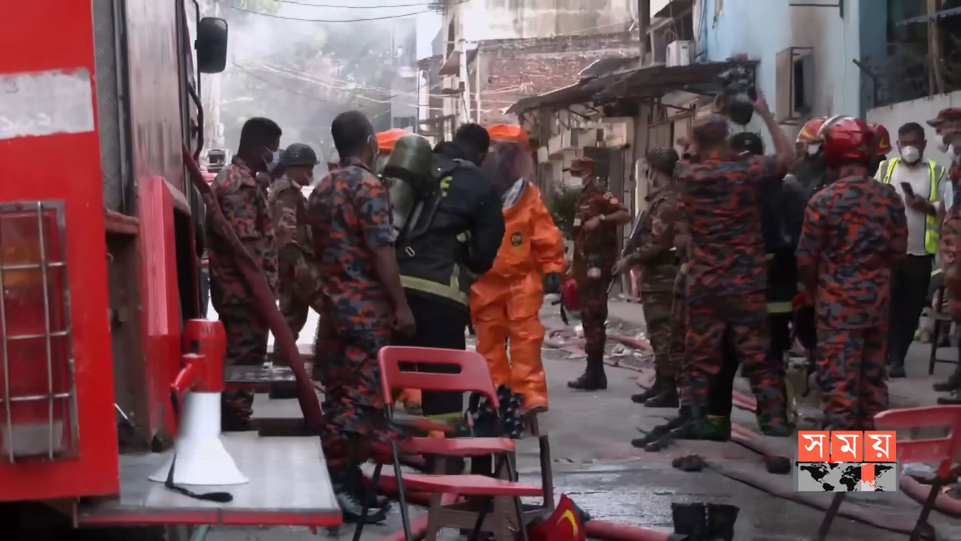 ৩ দিনেও নেভেনি মিরপুরের কেমিক্যাল গোডাউনে লাগা আগুন, হয়নি লাশ হস্তান্তর