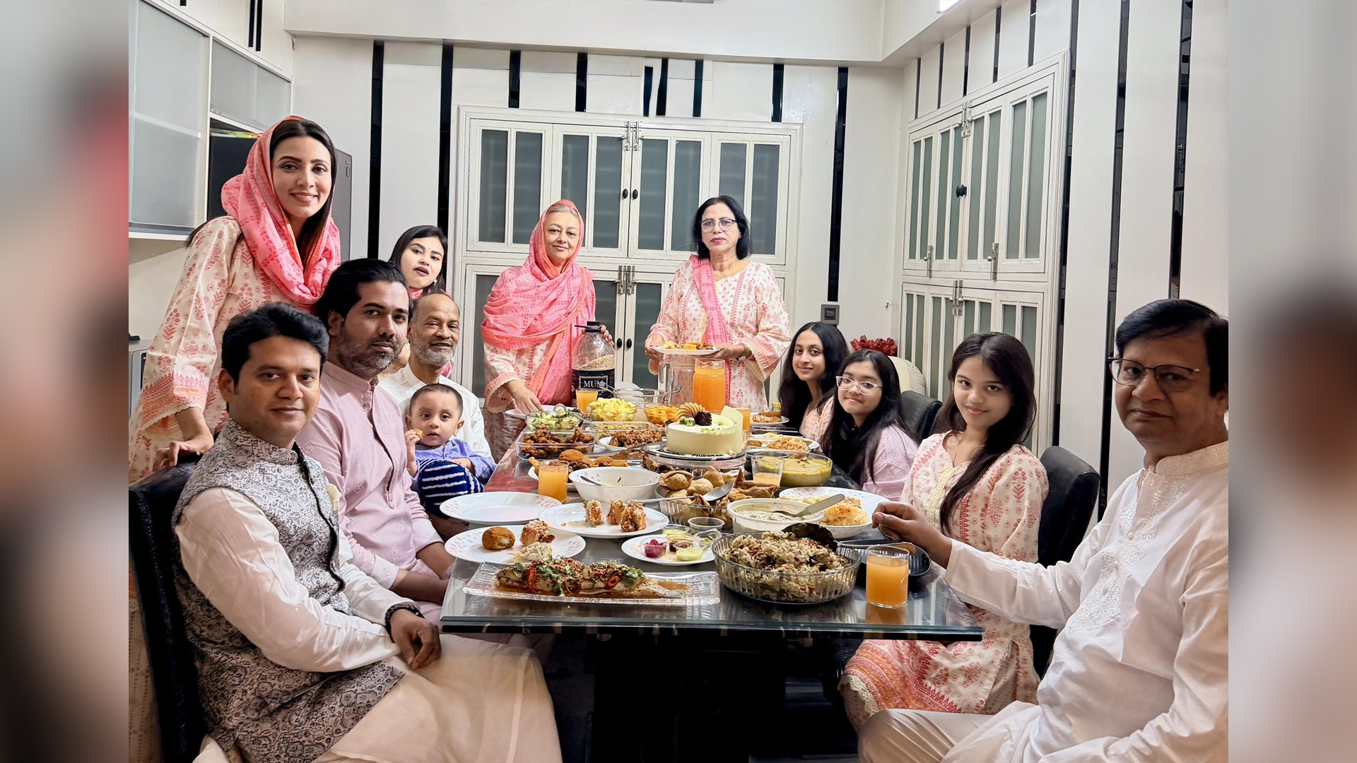 এবারও ইফতার করতে ভুলেননি মিম