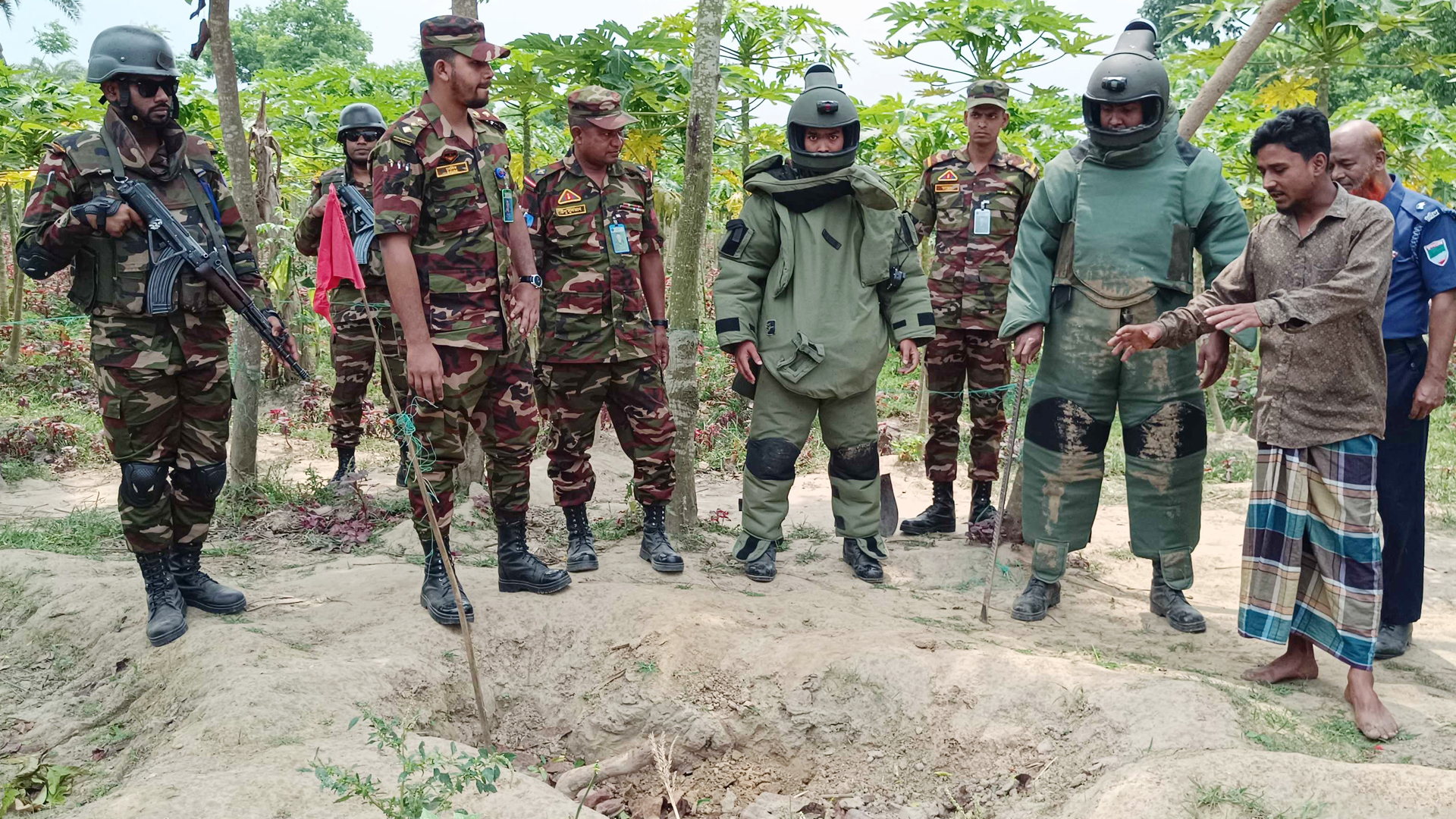 চুয়াডাঙ্গায় ৭টি শক্তিশালী ল্যান্ডমাইন নিষ্ক্রিয় করল সেনাবাহিনী