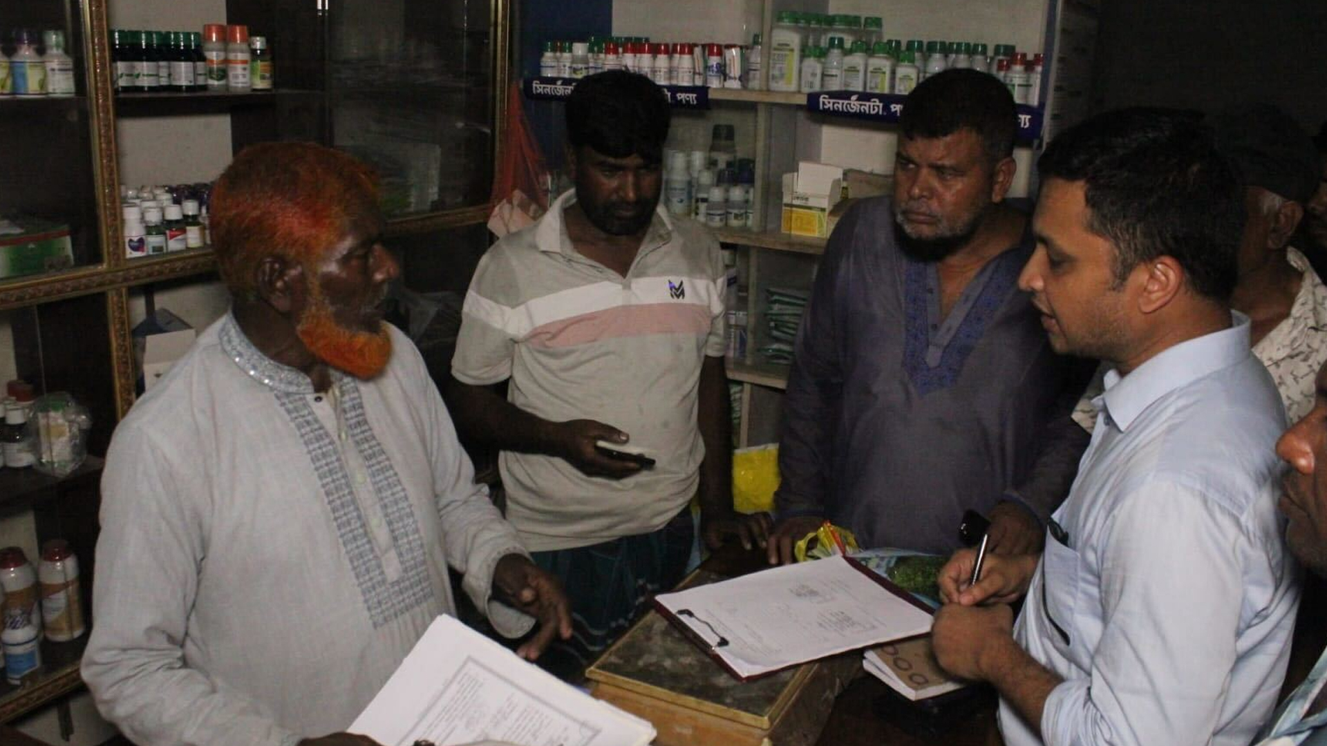 কীটনাশকের দোকানে মিললো ১৮৩ লিটার ডিজেল, ব্যবসায়ীকে ২০ হাজার টাকা জরিমানা