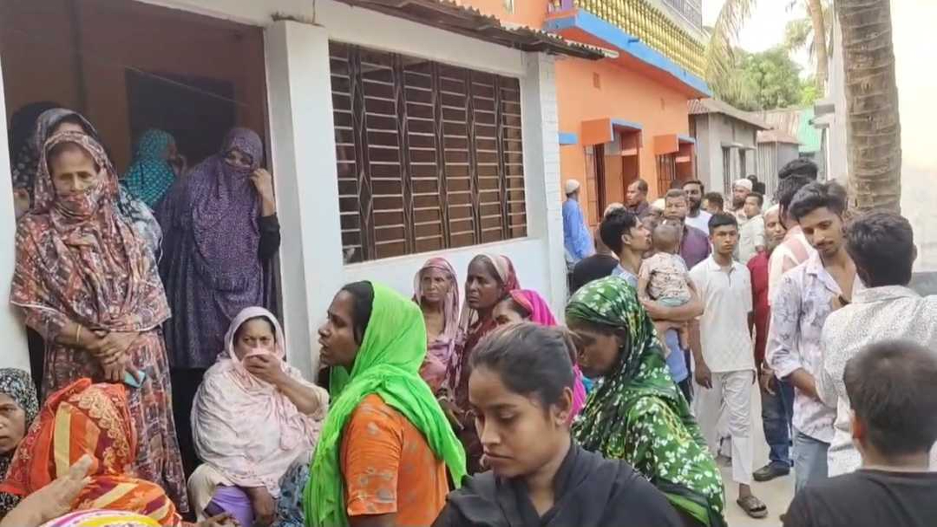 রূপগঞ্জে কীটনাশক পানে গৃহবধূর মৃত্যু, পরিবারের দাবি হত্যা