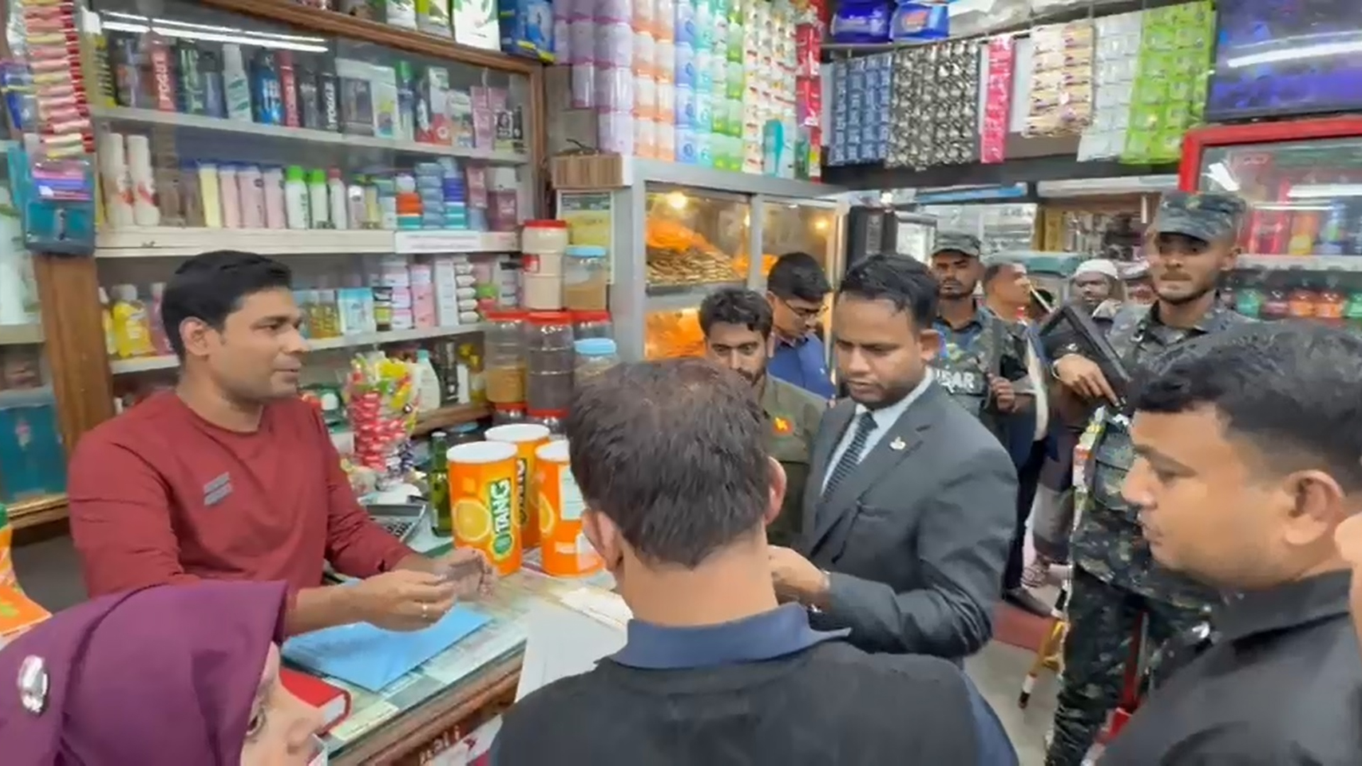 মাদারীপুরে দুই ব্যবসা প্রতিষ্ঠানকে দুই লাখ জরিমানা