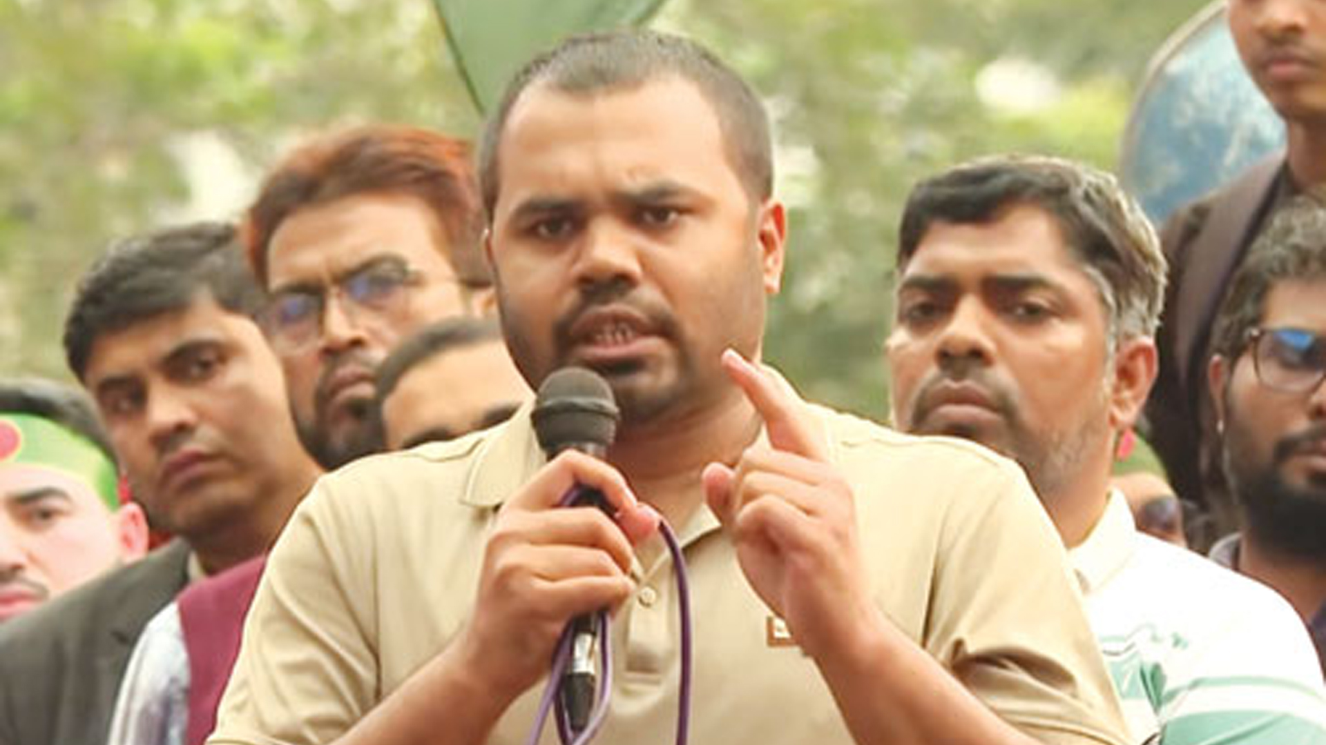 নিরাপত্তা চেয়ে থানায় ওসমান হাদির বড় ভাই ওমর হাদি