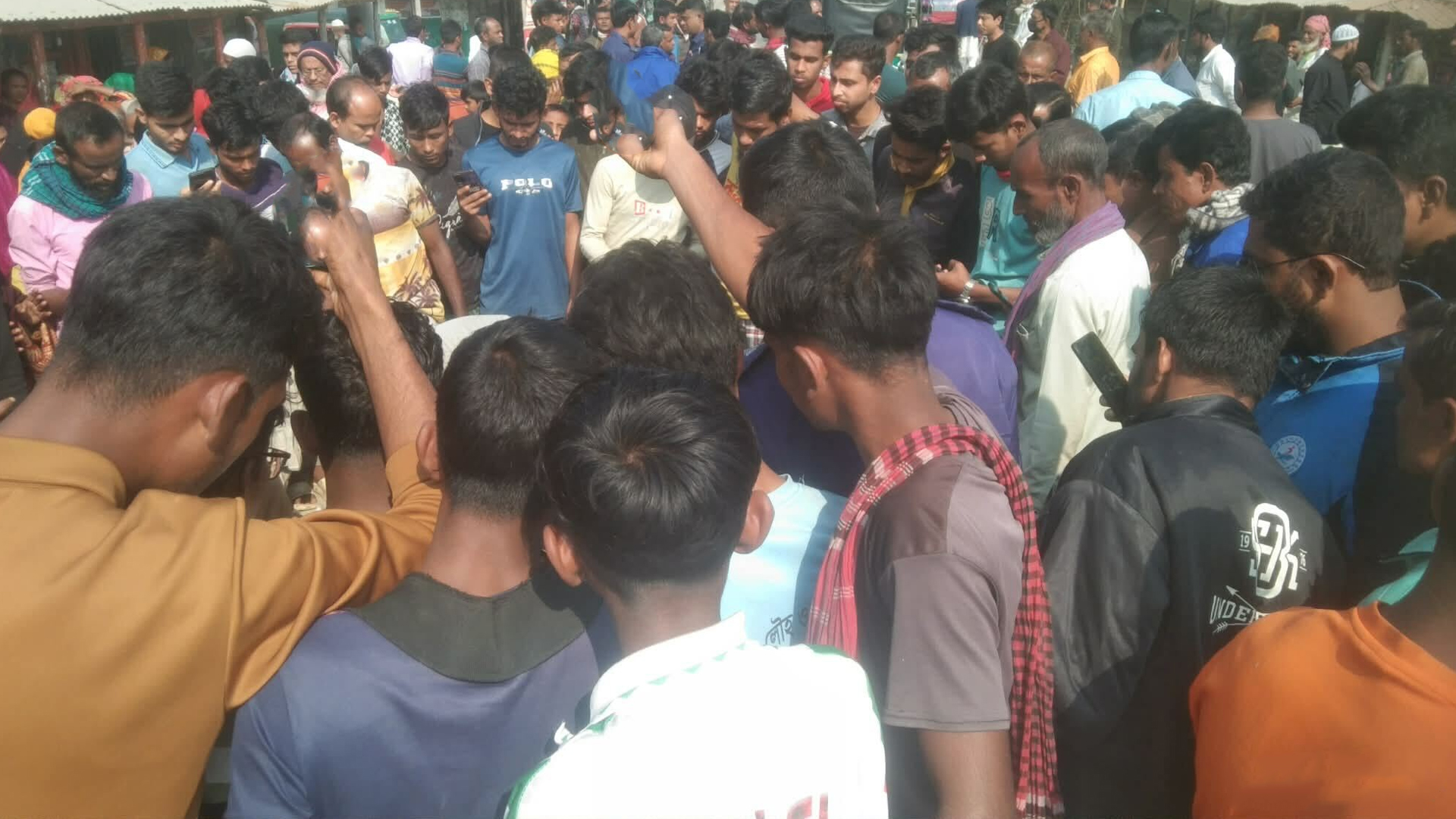 নেত্রকোনায় লরিচাপায় প্রাণ গেল নারীর