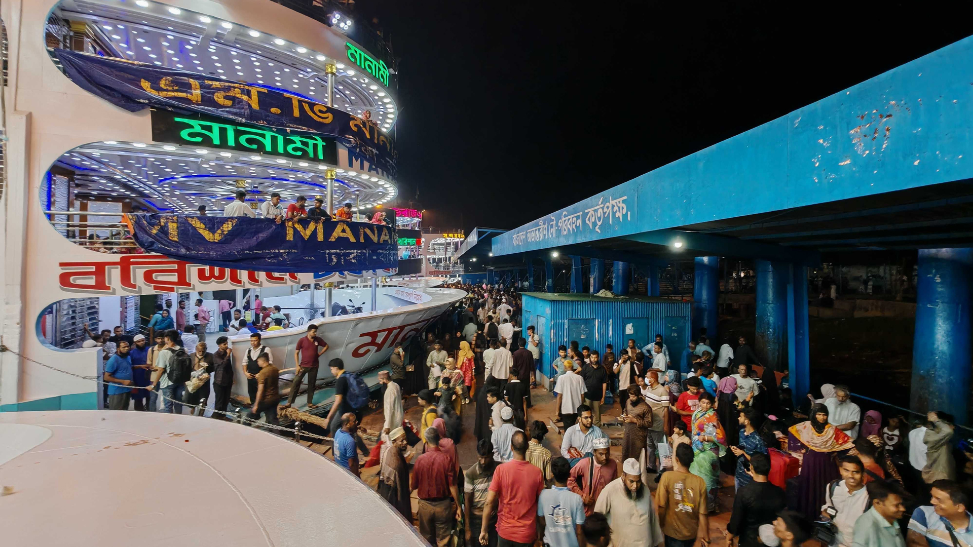 বরিশাল ছাড়ল ঢাকাগামী ১০ লঞ্চ, ভিড় থাকলেও গুণতে হয়নি বাড়তি ভাড়া