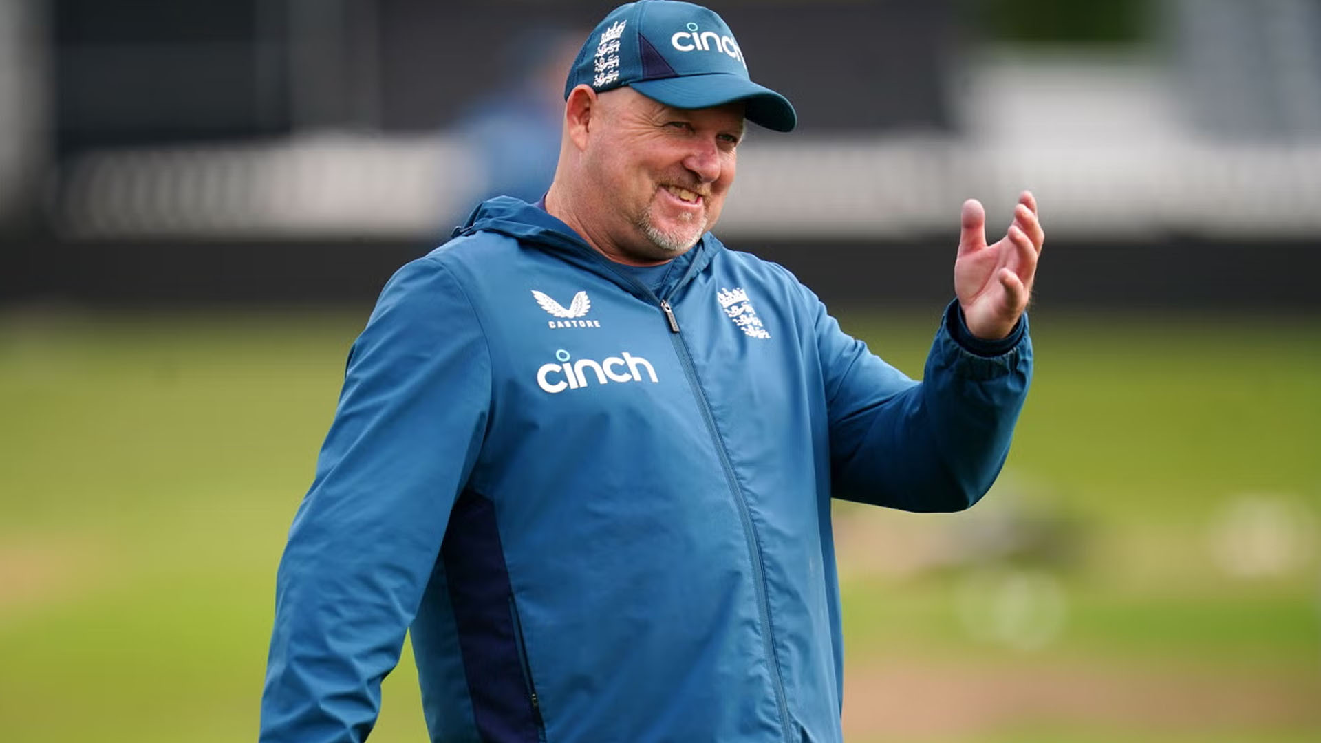 অস্ট্রেলিয়ায় অ্যাশেজ জেতানো কোচ আবার ইংল্যান্ডে যোগ দিলেন