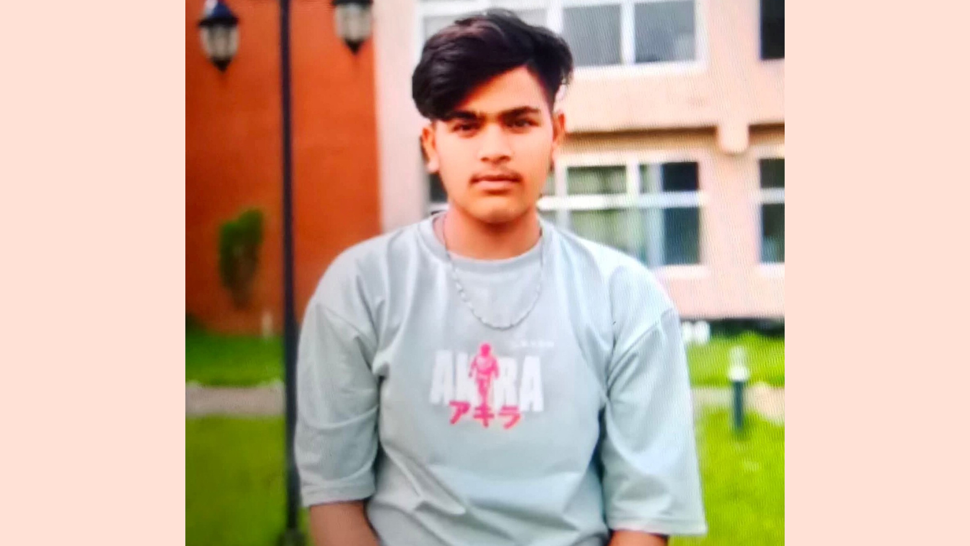 বাসের ধাক্কায় মোটরসাইকেল থেকে ছিটকে পড়ে স্কুলছাত্র নিহত