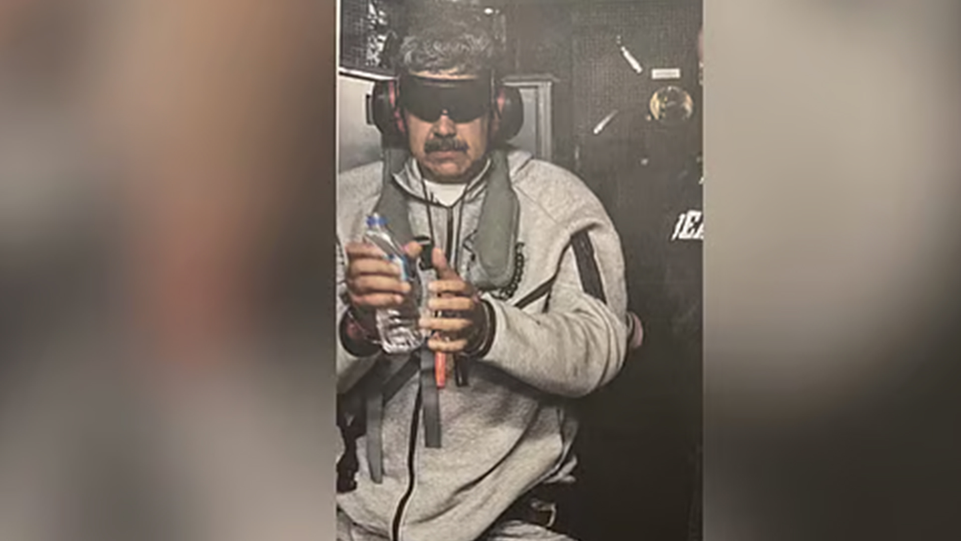 আটক মাদুরোর চোখ বাঁধা ছবি প্রকাশ করলেন ট্রাম্প