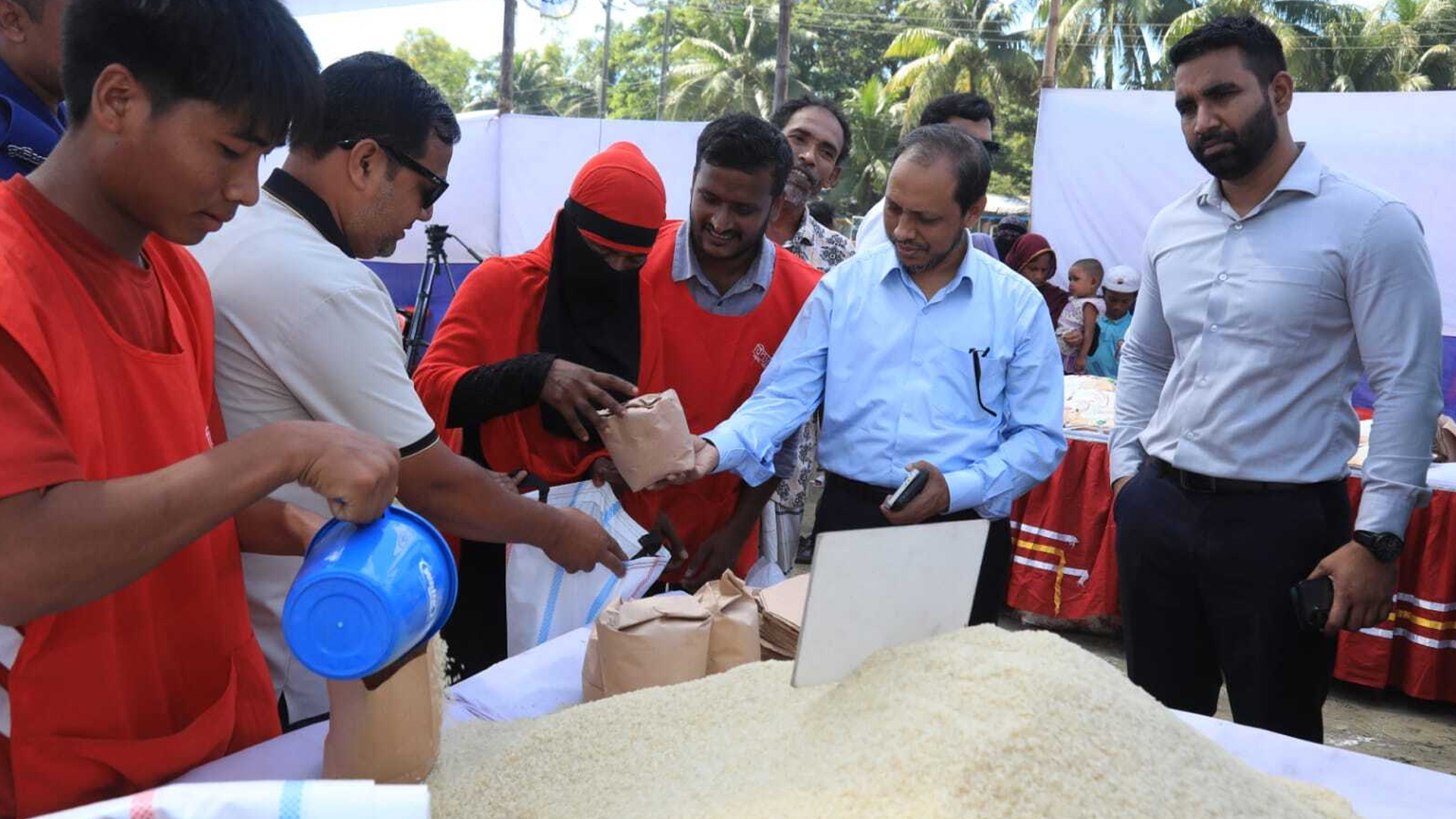 প্লাস্টিক দিয়ে মিলছে চাল-ডাল, তিন বছরে সংগ্রহ ৩ লাখ কেজি