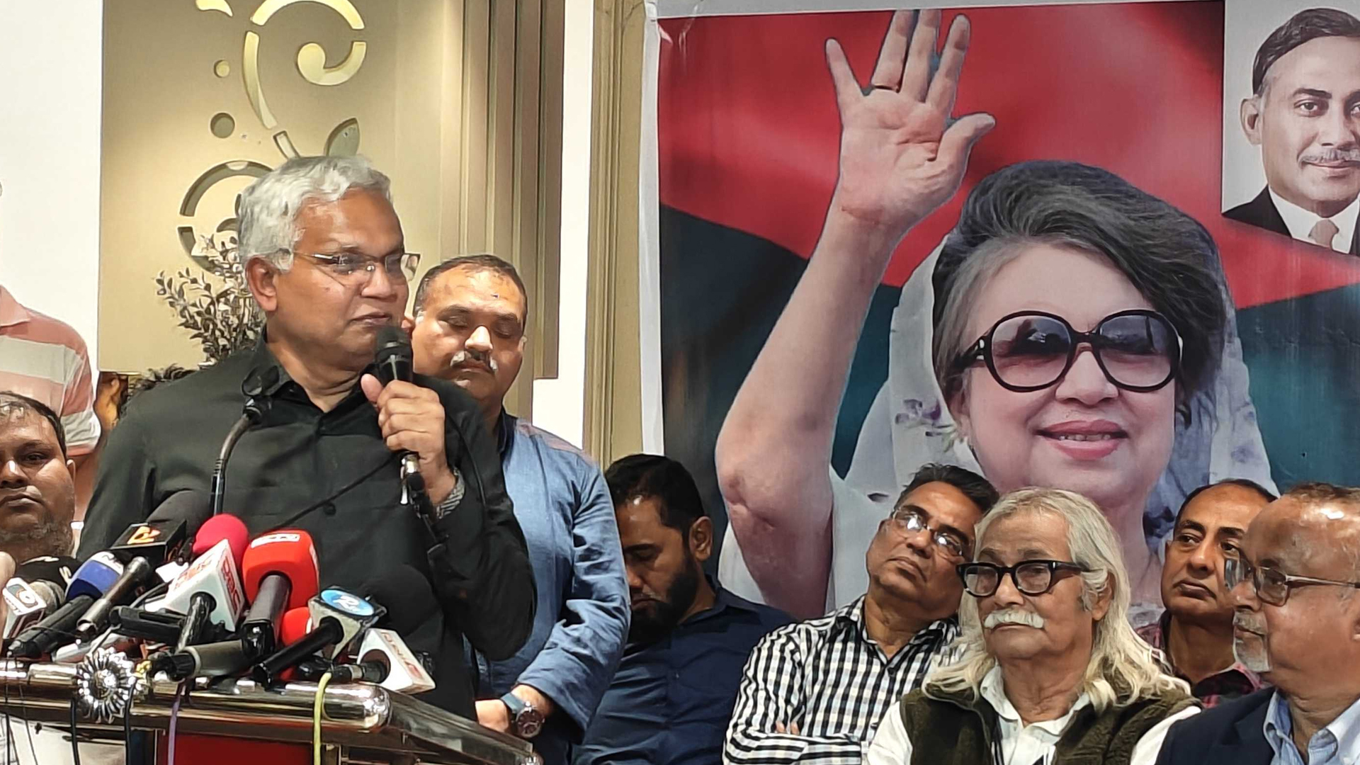 যুদ্ধের সময় সীমান্ত দিয়ে অনেকে পালিয়েছেন কিন্তু জিয়াউর রহমান যান নাই: ডা. জাহিদ