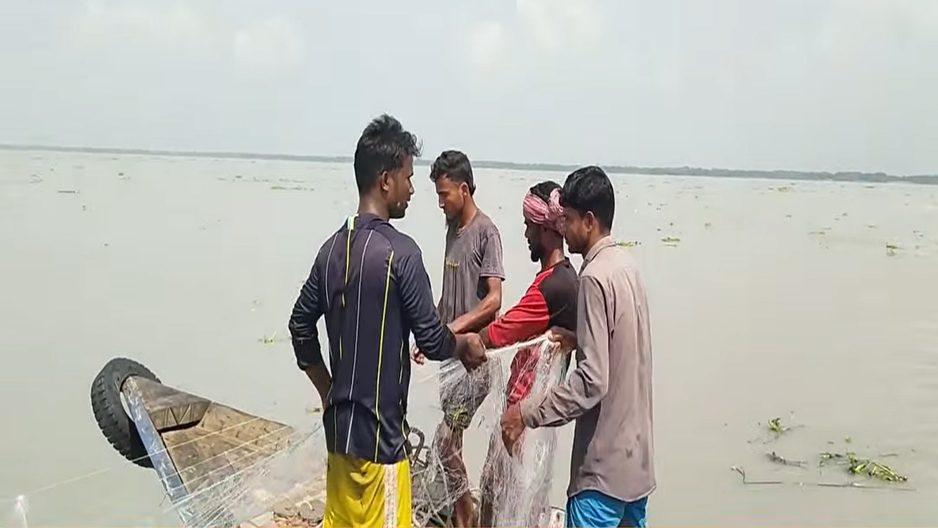 পটুয়াখালীতে মা ইলিশ সংরক্ষণে অভিযানকালে কর্মকর্তাদের ওপর জেলেদের হামলা